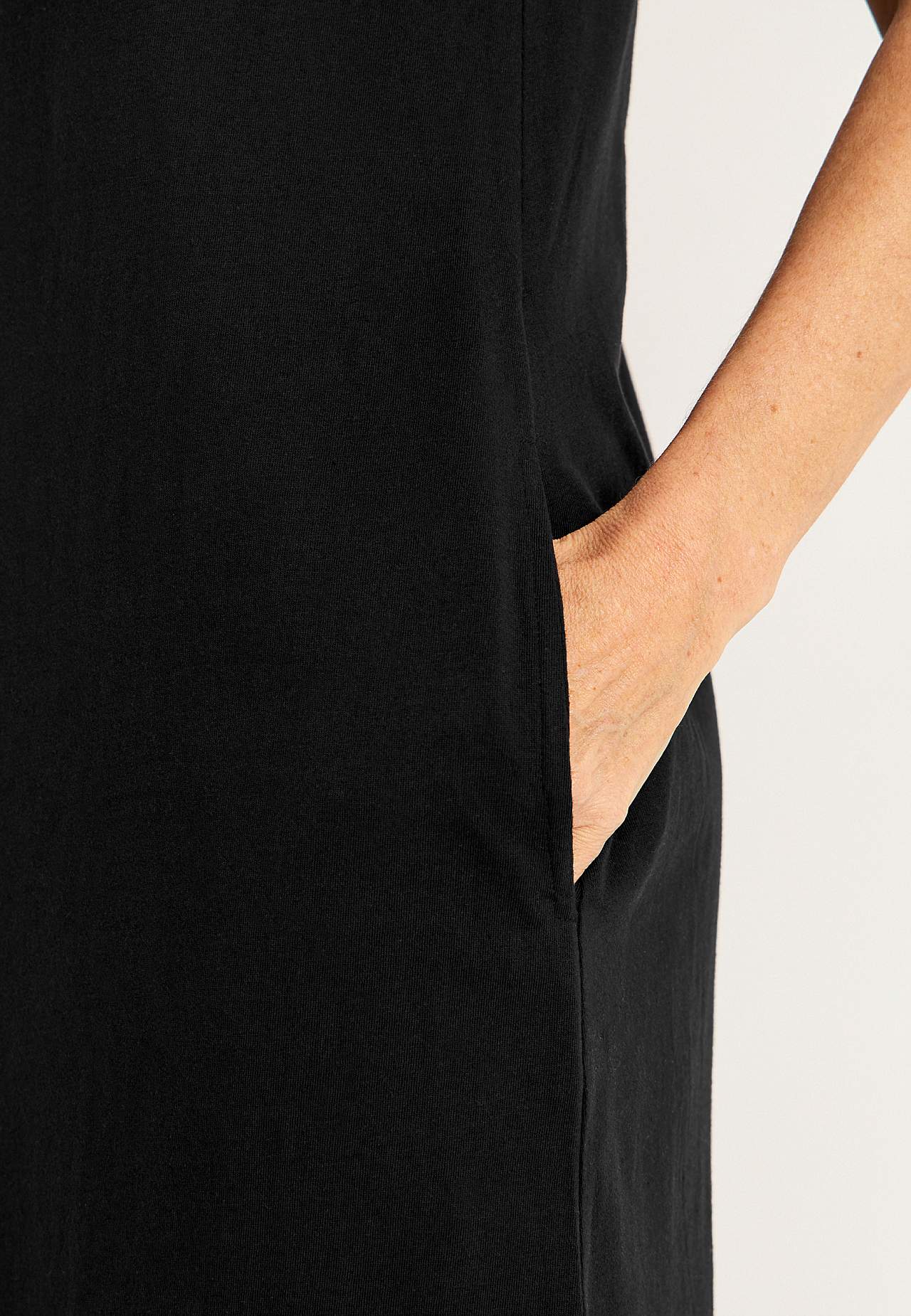 Dżersejowa sukienka bez rękawów