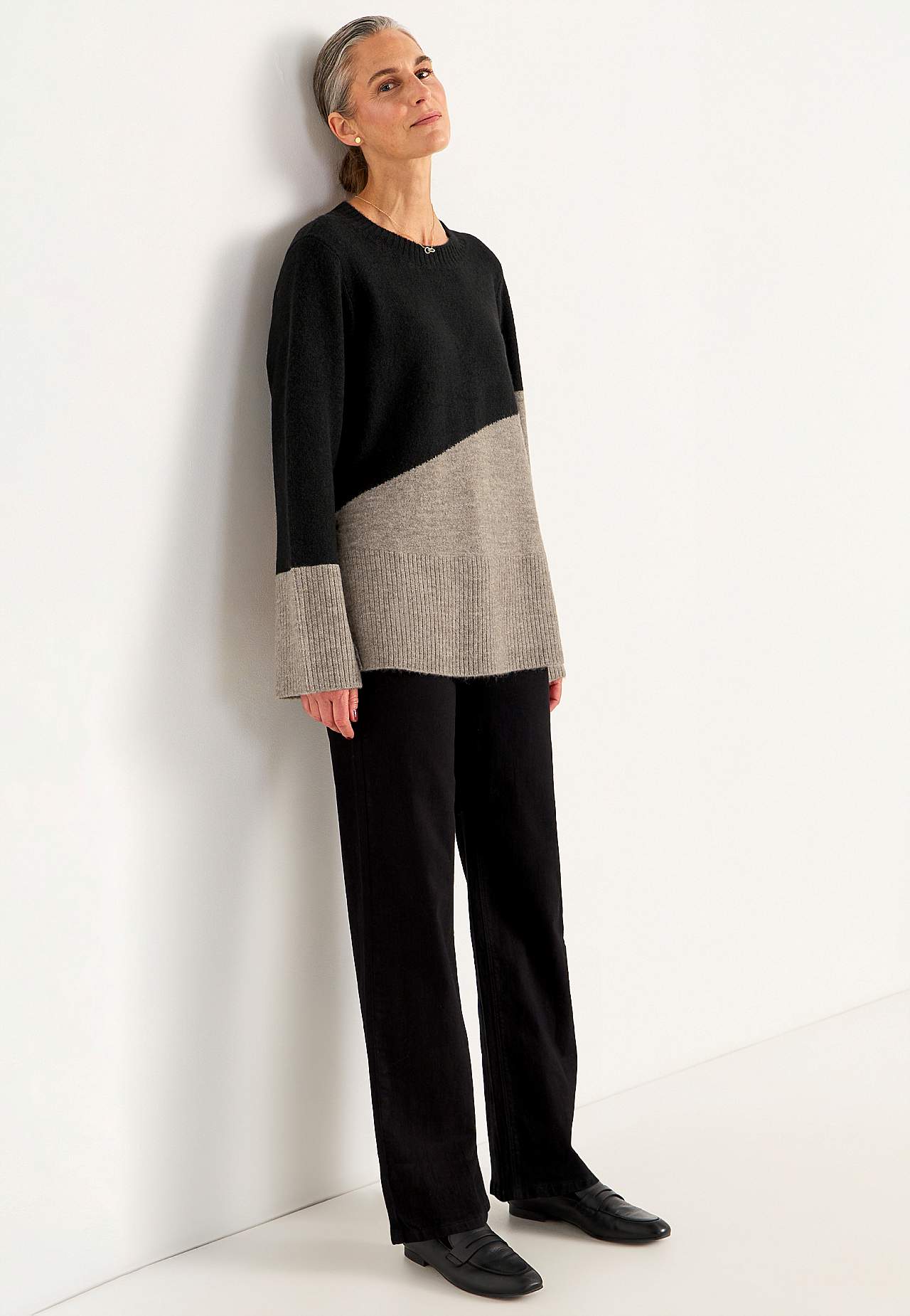 Dzianinowy sweter z rozcięciami