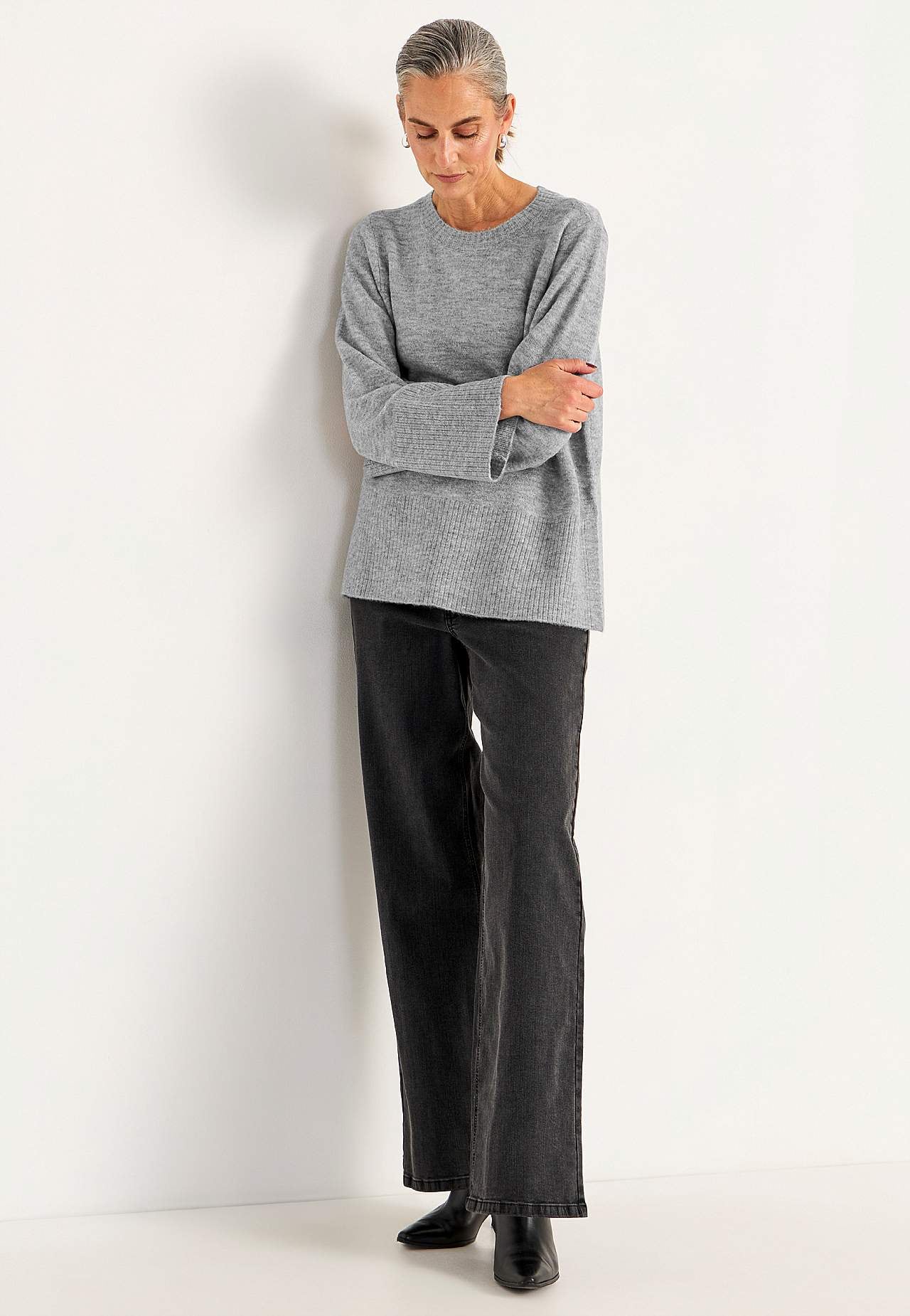 Dzianinowy sweter z rozcięciami