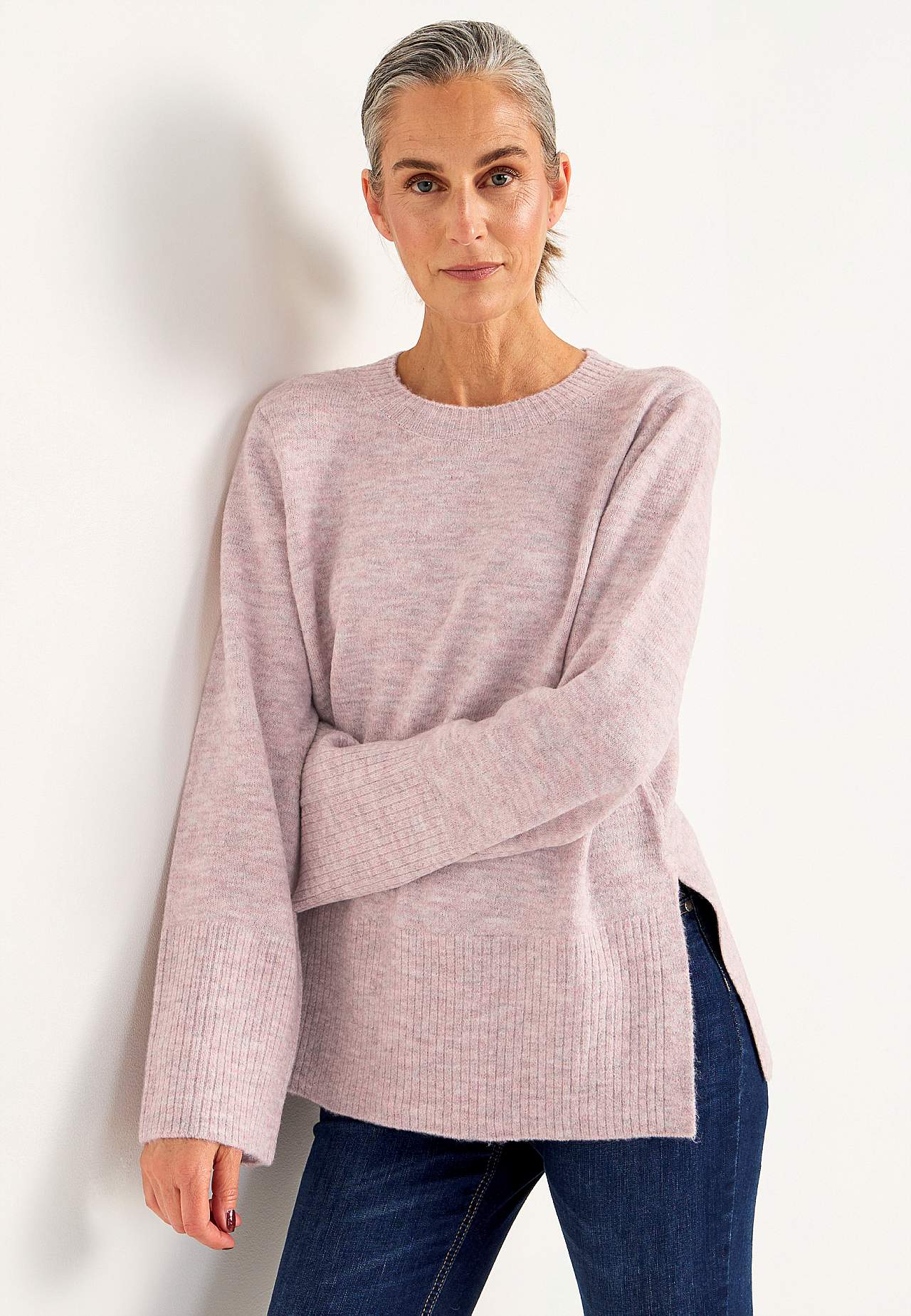 Dzianinowy sweter z rozcięciami
