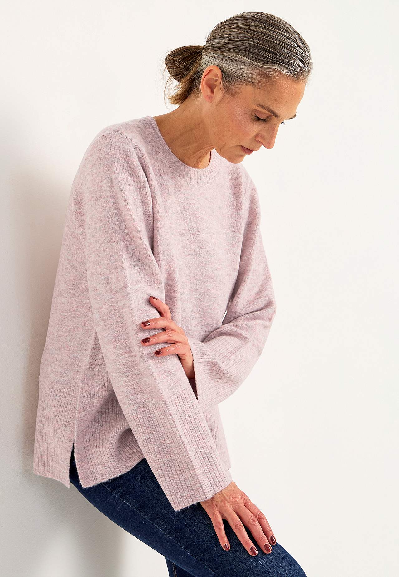 Dzianinowy sweter z rozcięciami