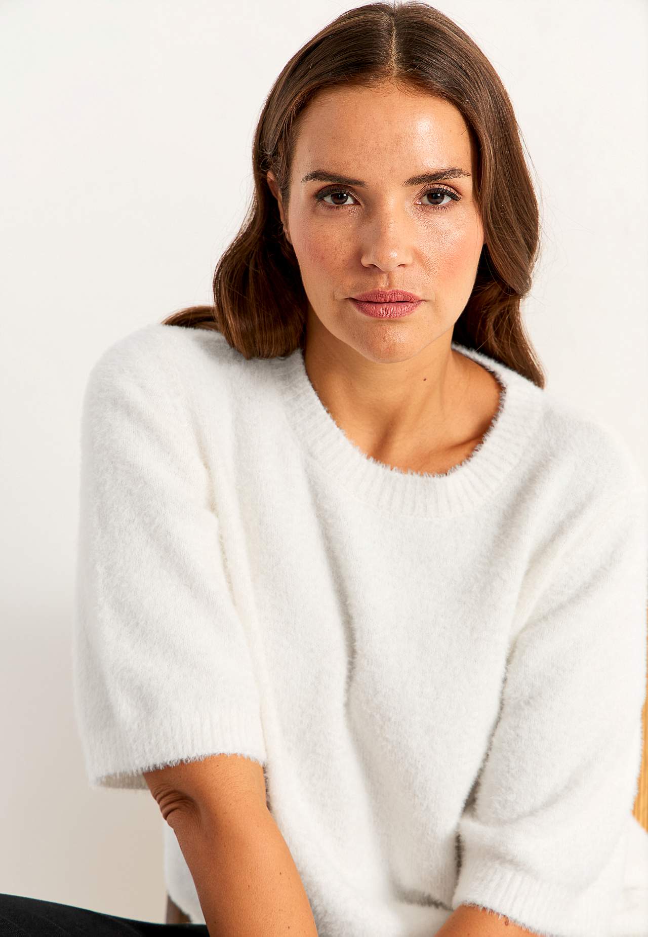Dzianinowy sweter z krótkim rękawem