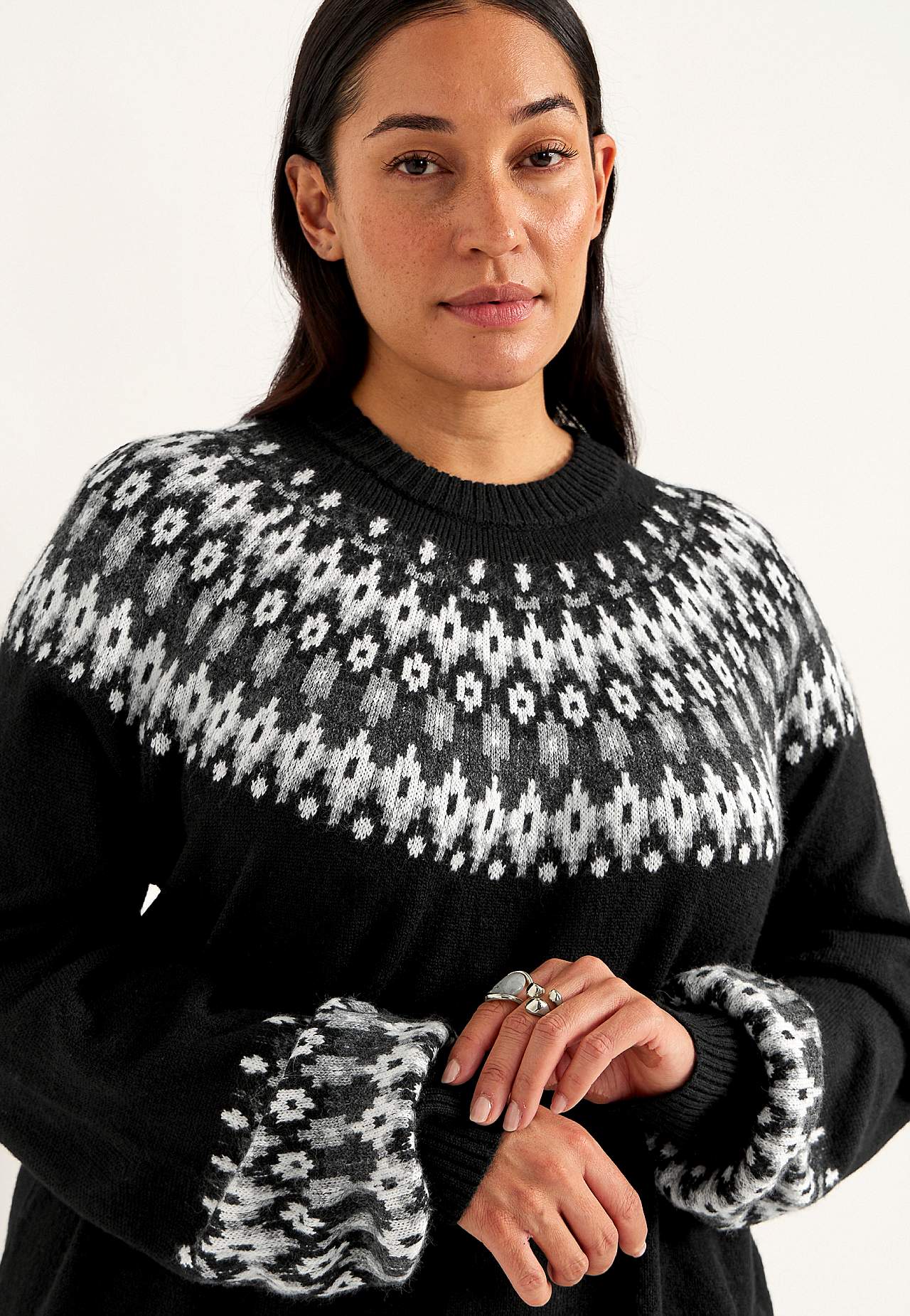 Dzianinowy sweter we wzorze żakardowym