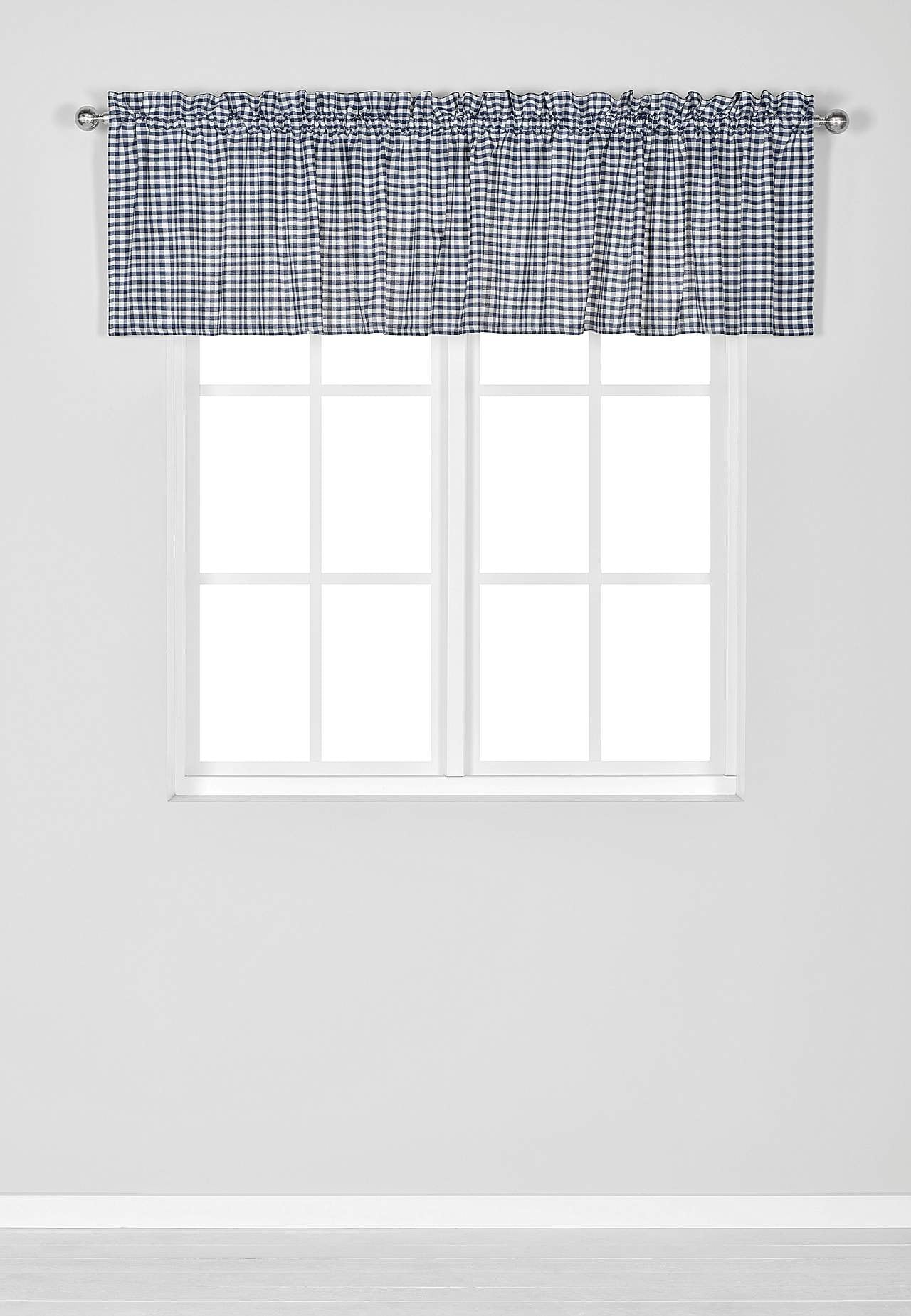 Tkany i kraciasty lambrekin