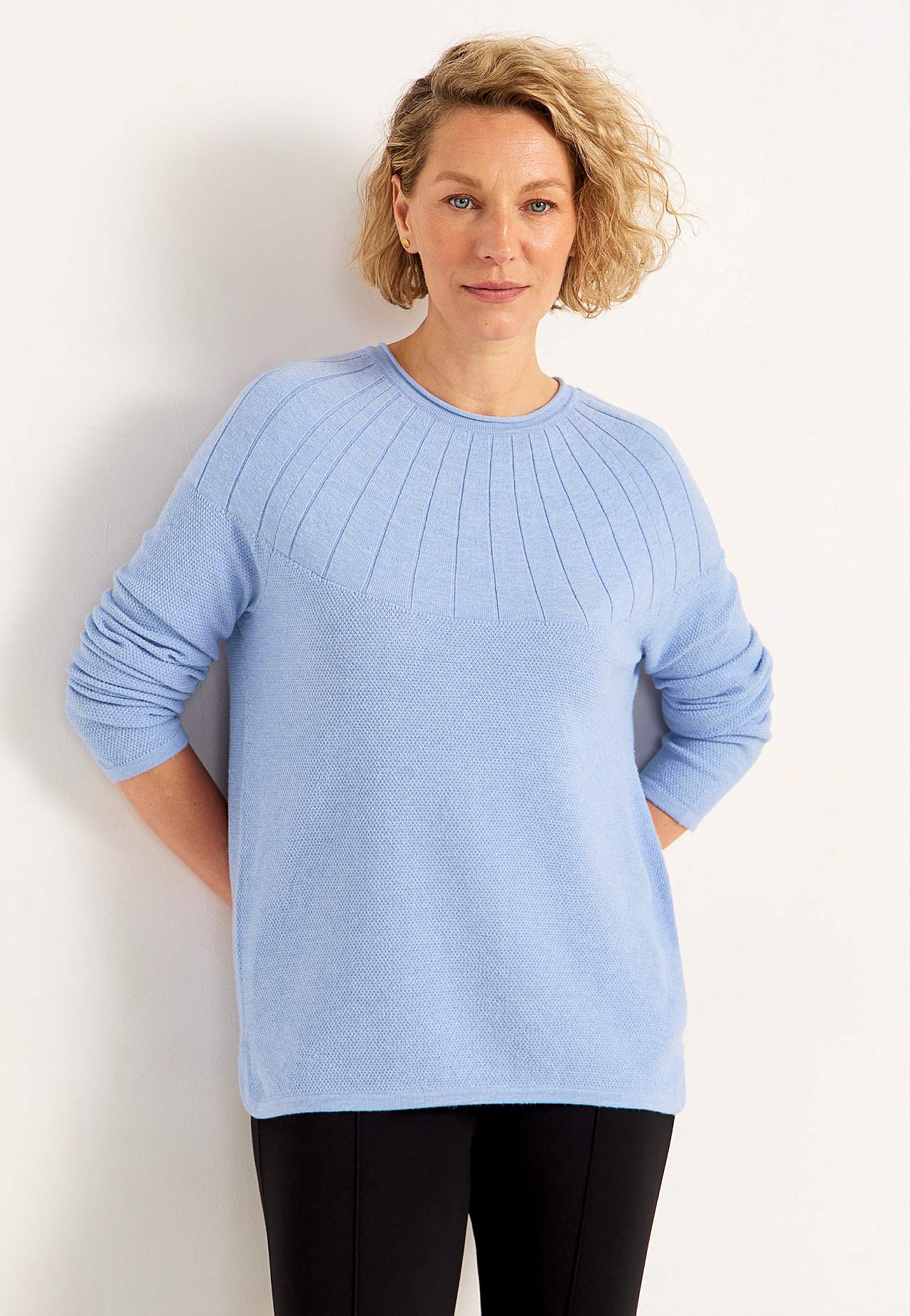 Sweter cienko dziergany
