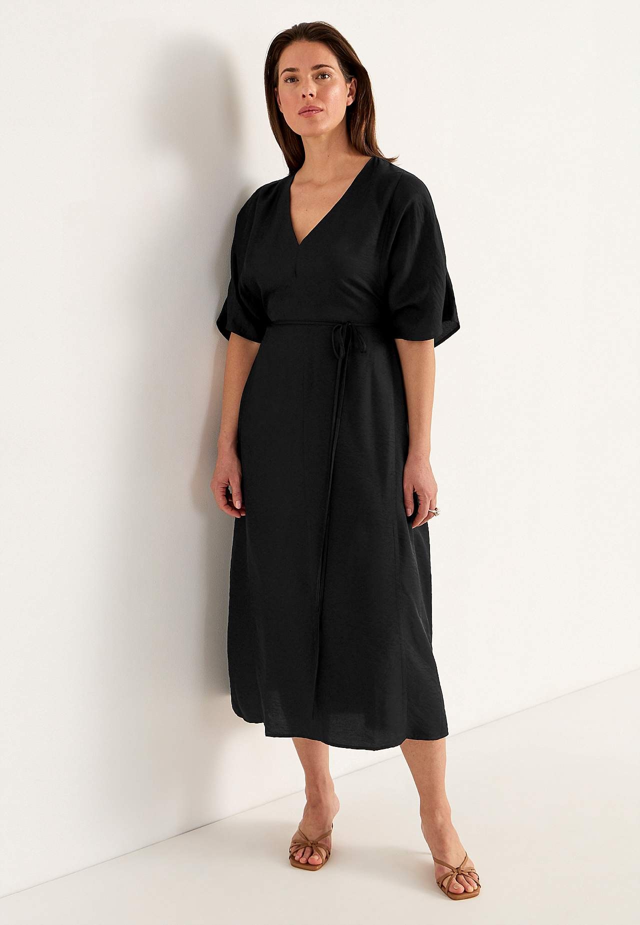 Odświętna i wielofunkcyjna sukienka kimono