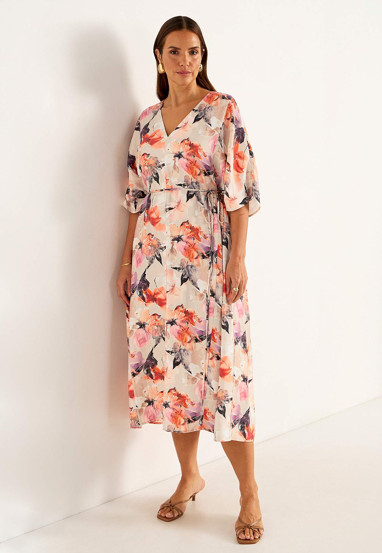 Odświętna i wielofunkcyjna sukienka kimono