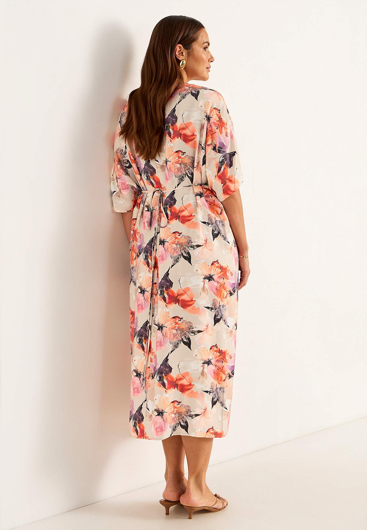 Odświętna i wielofunkcyjna sukienka kimono