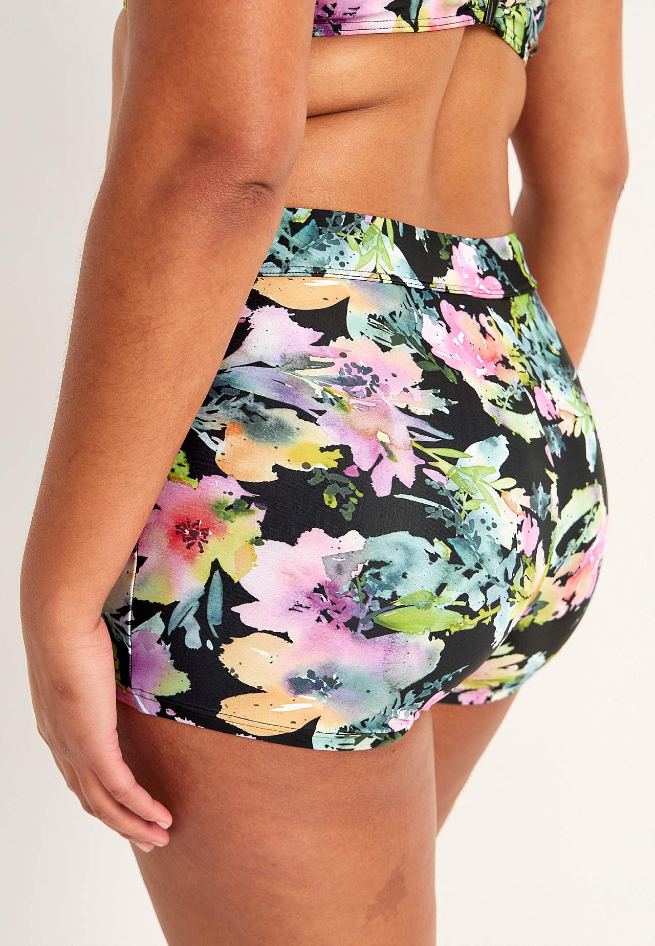 Dół bikini z krótką nogawką