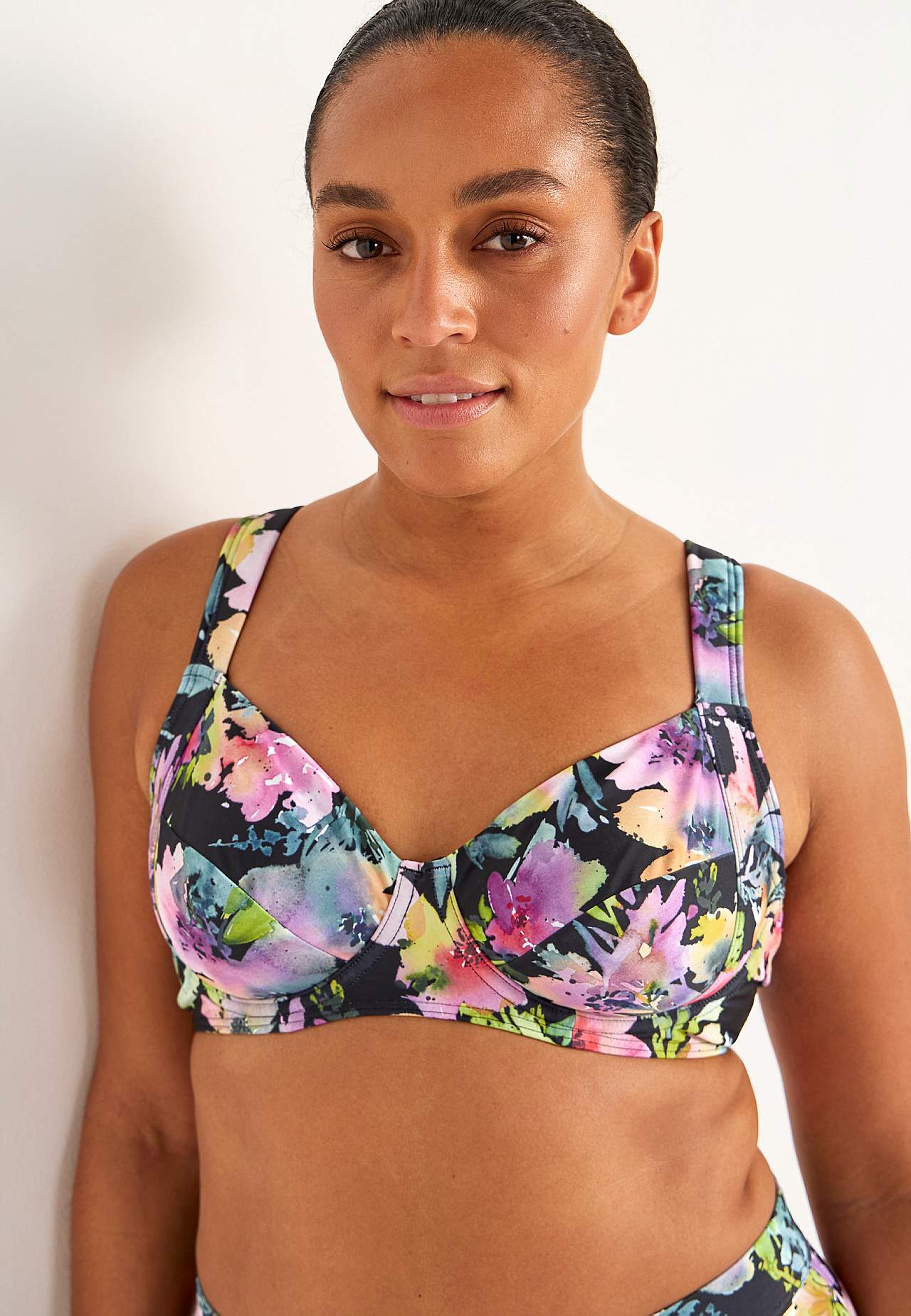 Nieuszytwniony biustonosz bikini