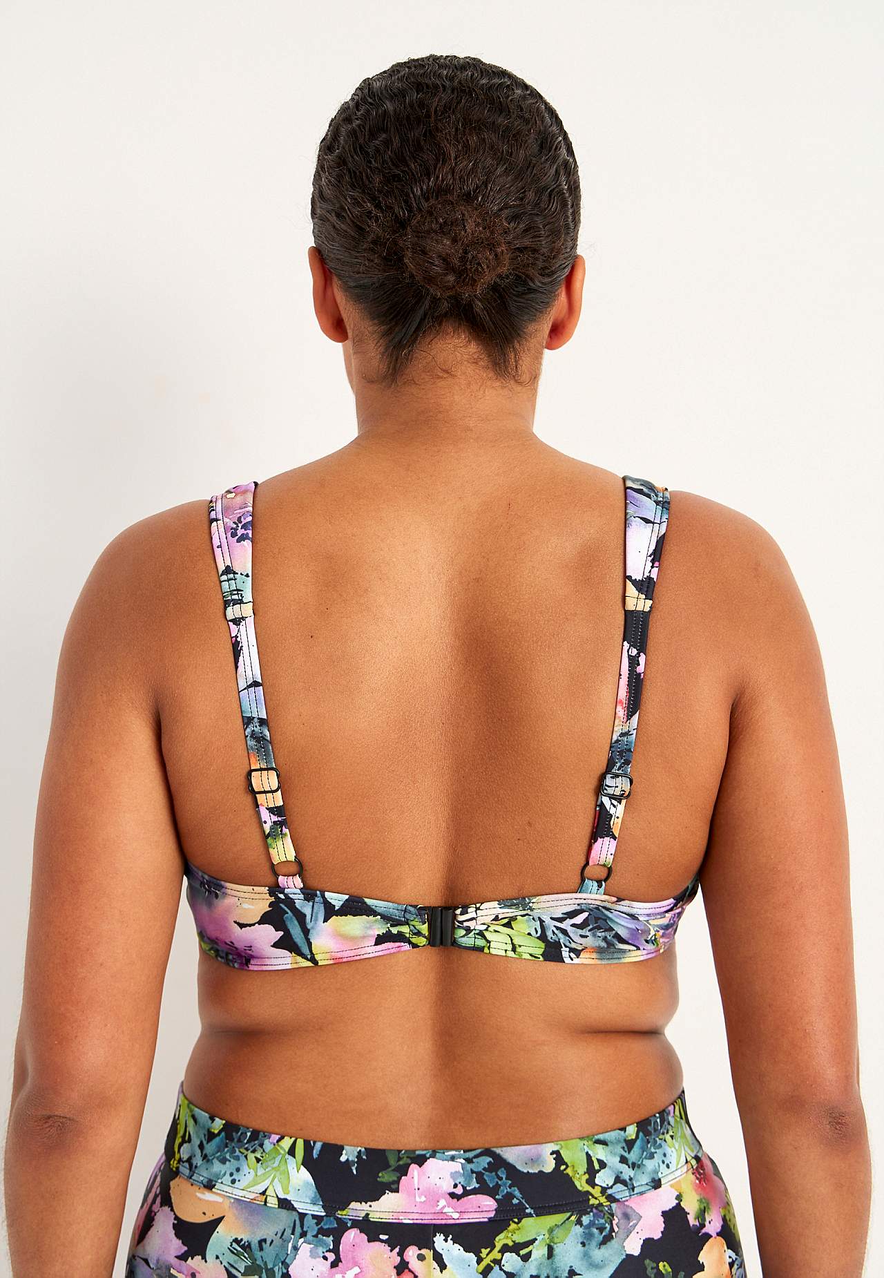 Nieuszytwniony biustonosz bikini