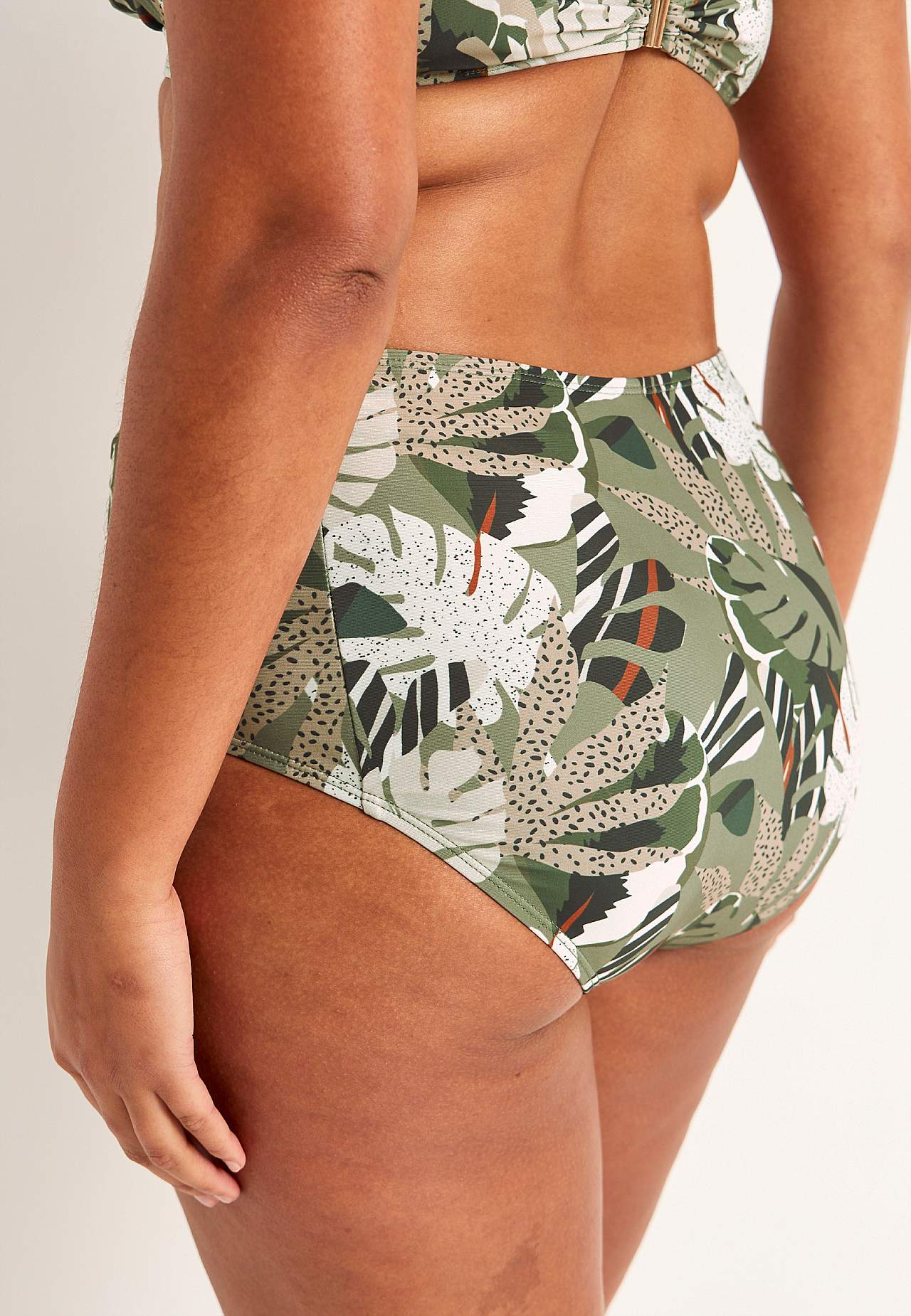 Dół bikini z wysokim stanem
