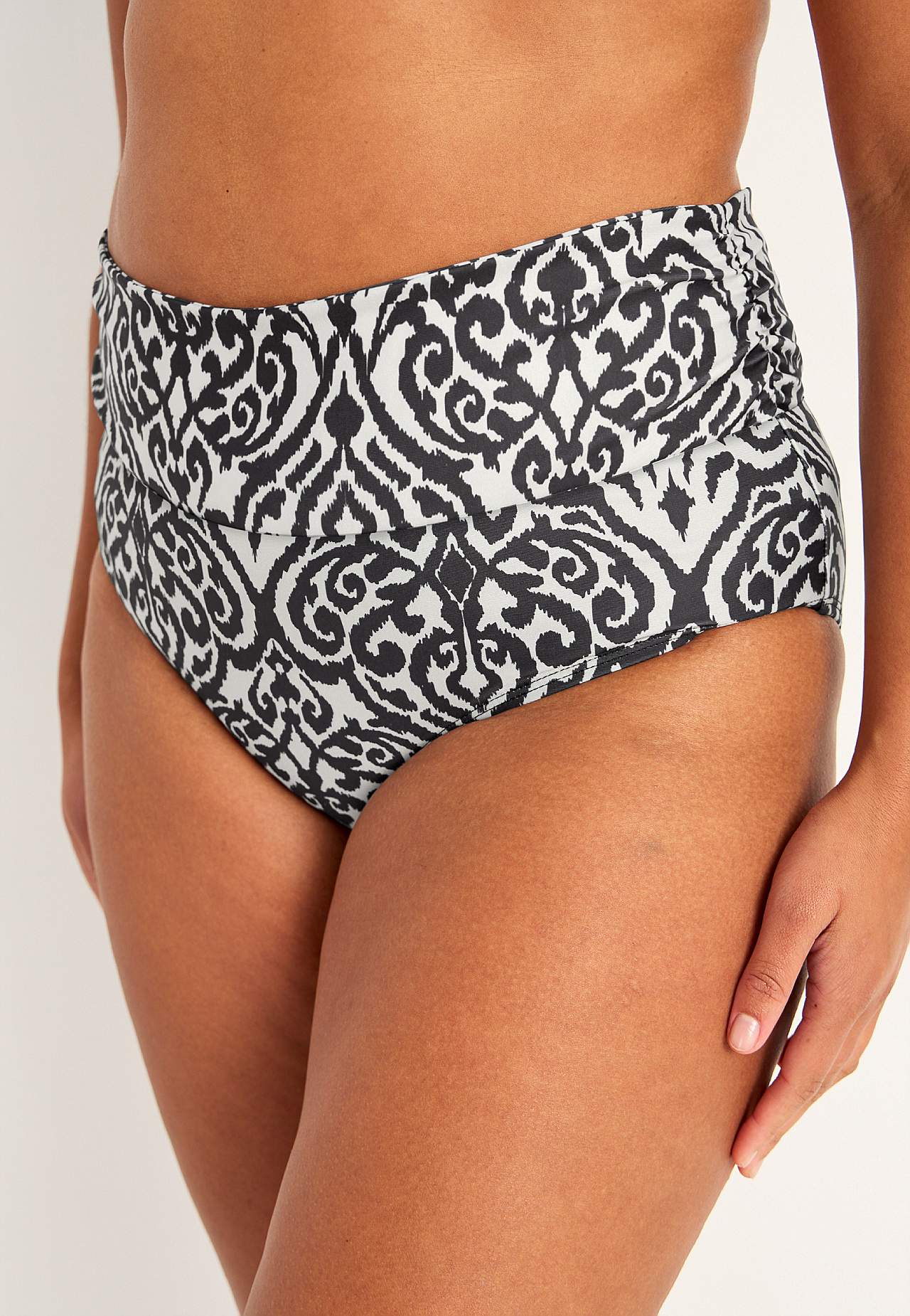 Majtki do bikini ze składaną krawędzią w talii