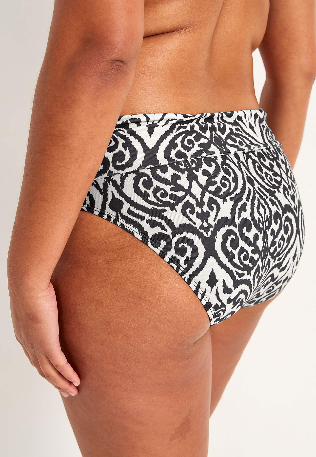 Majtki do bikini ze składaną krawędzią w talii