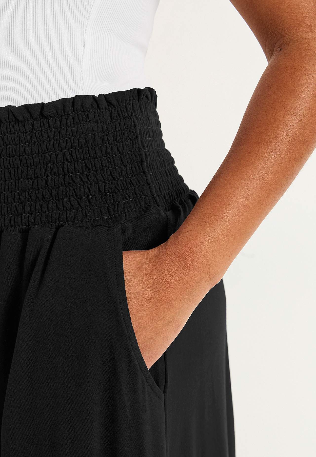 Spódnica z dżerseju z kieszeniami