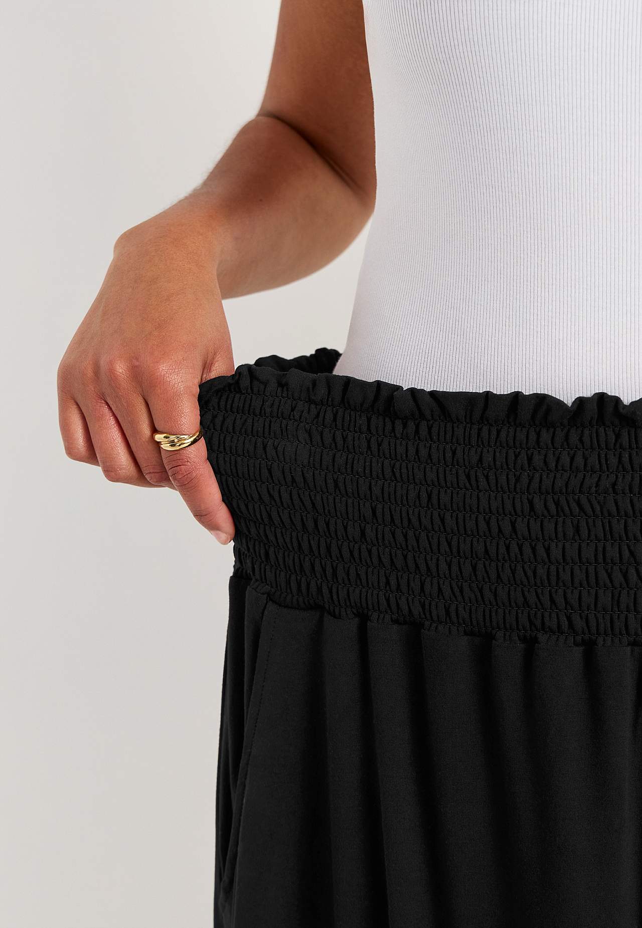 Spódnica z dżerseju z kieszeniami