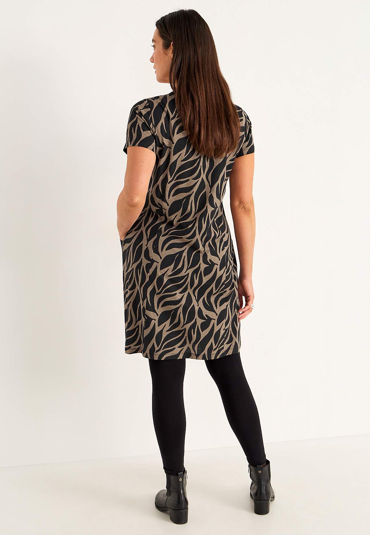 Dżersejowa sukienka z kieszeniami