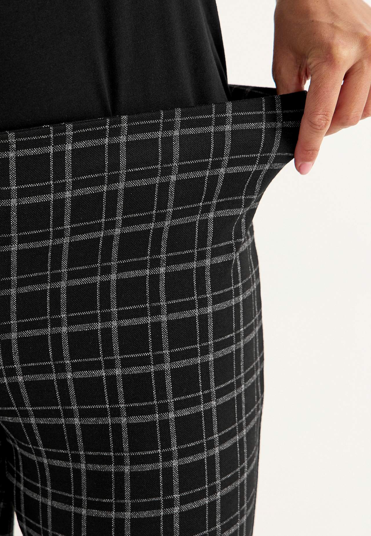 Legginsy we wzorze żakardowym