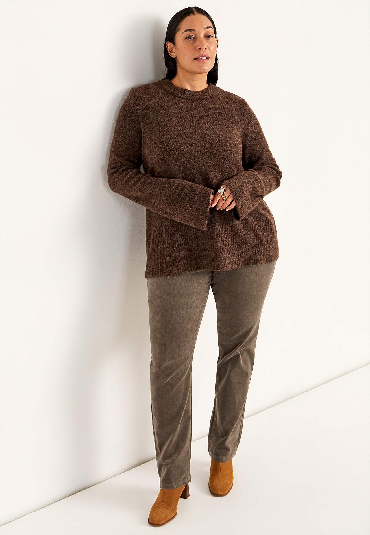 Elastyczne spodnie sztruksowe z prostymi nogawkami