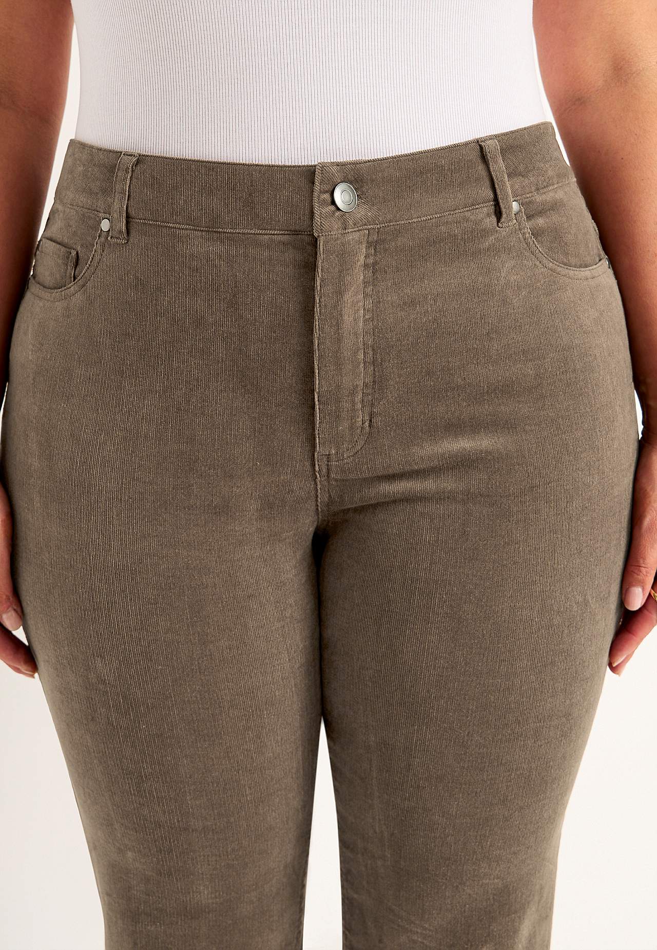 Elastyczne spodnie sztruksowe z prostymi nogawkami