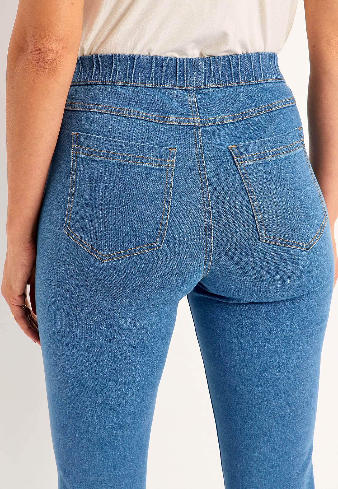 Elastyczne i wąskie jegginsy