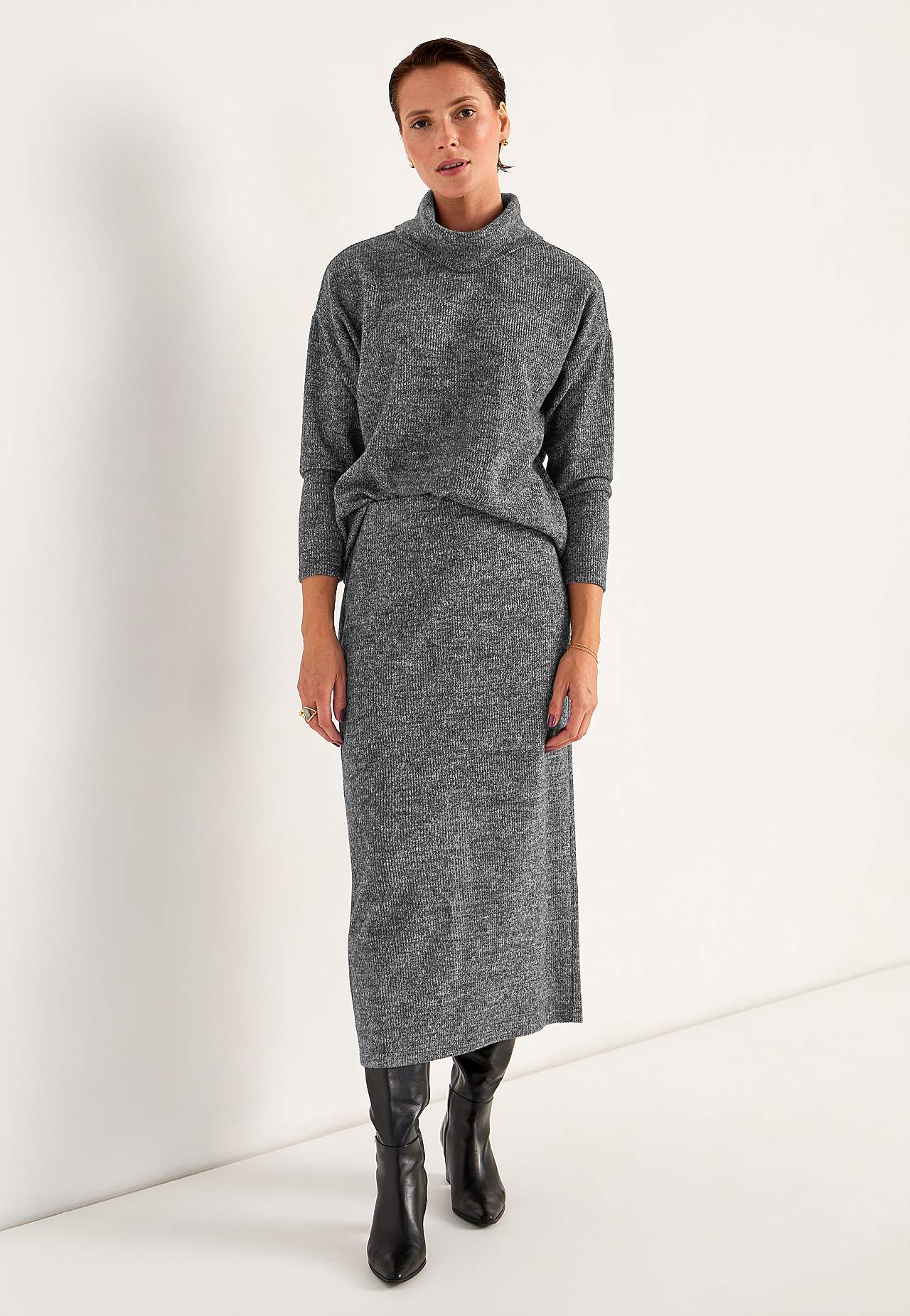 Super miękka spódnica z rozcięciem