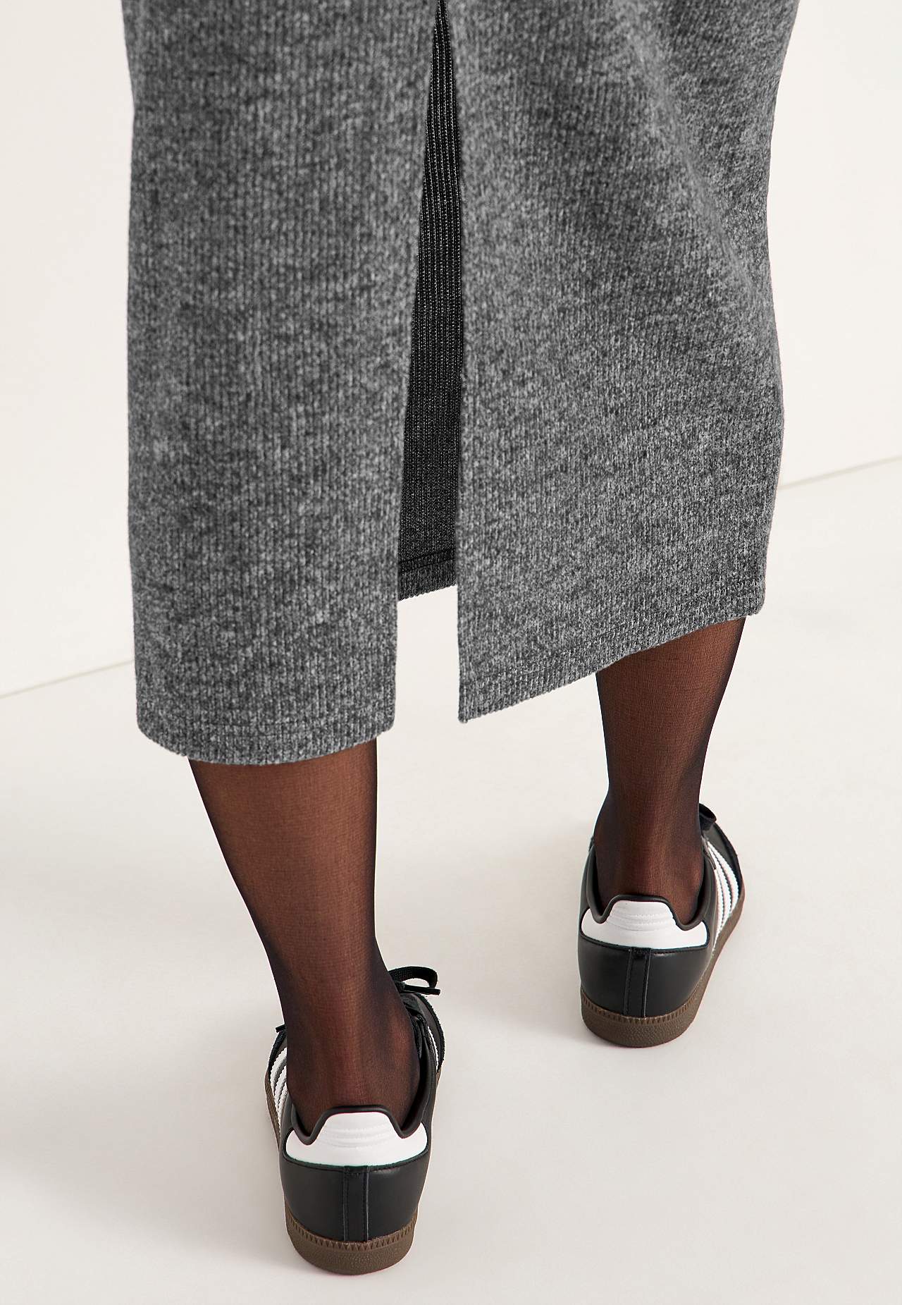 Super miękka spódnica z rozcięciem