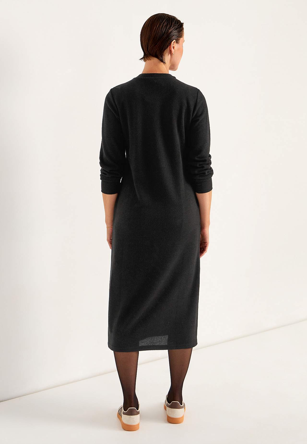 Super miękka sukienka z kieszeniami