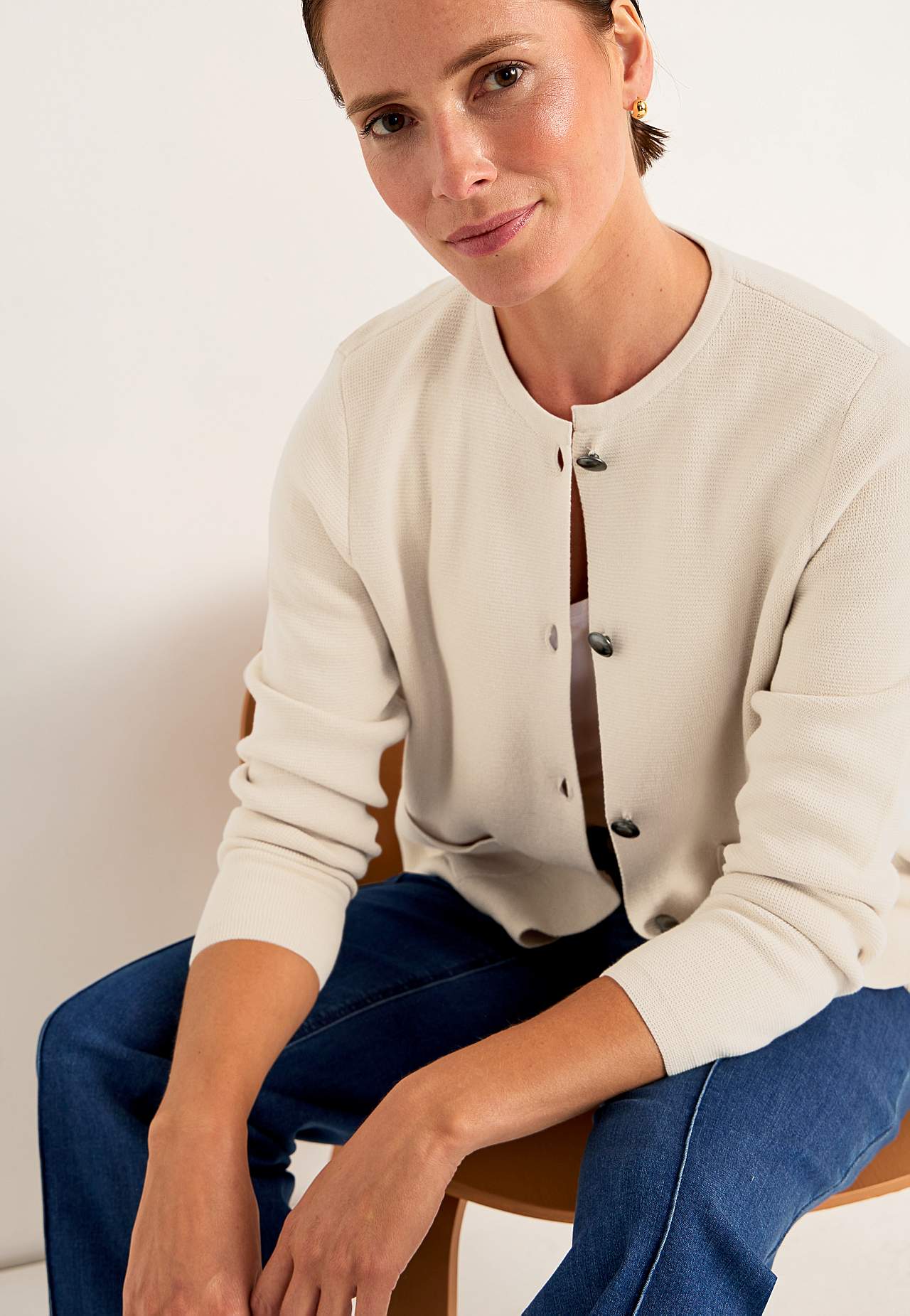 Rozpinany sweter z guzikami