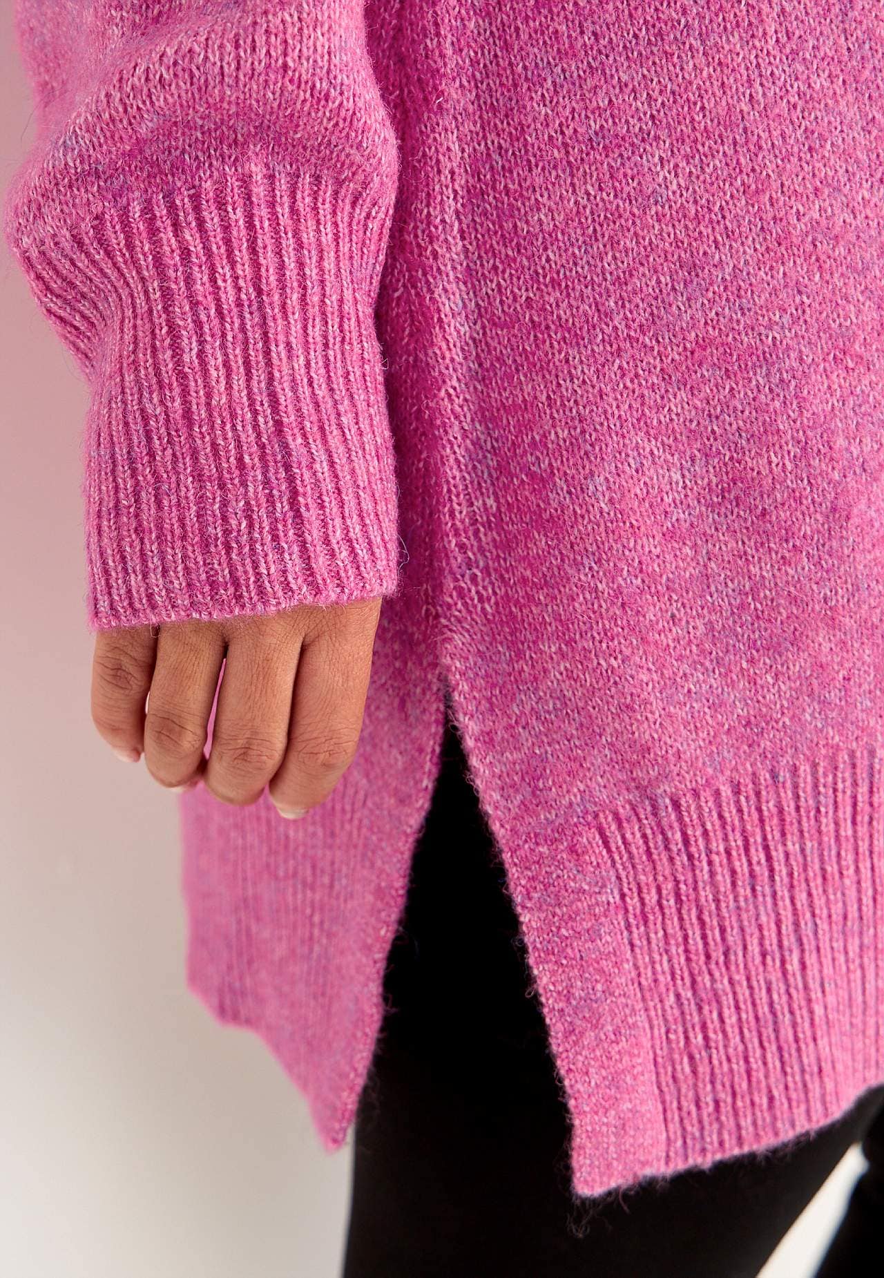 Dzianinowa tunika z rozcięciami