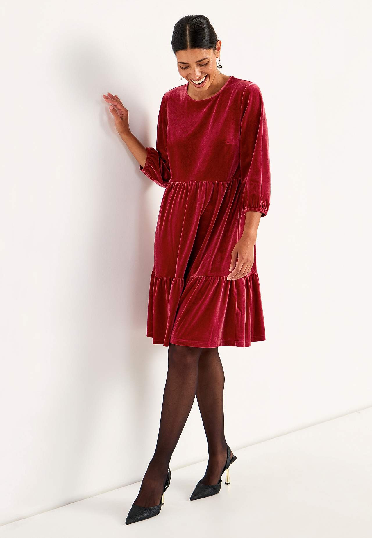 Sukienka z aksamitu z falbankami