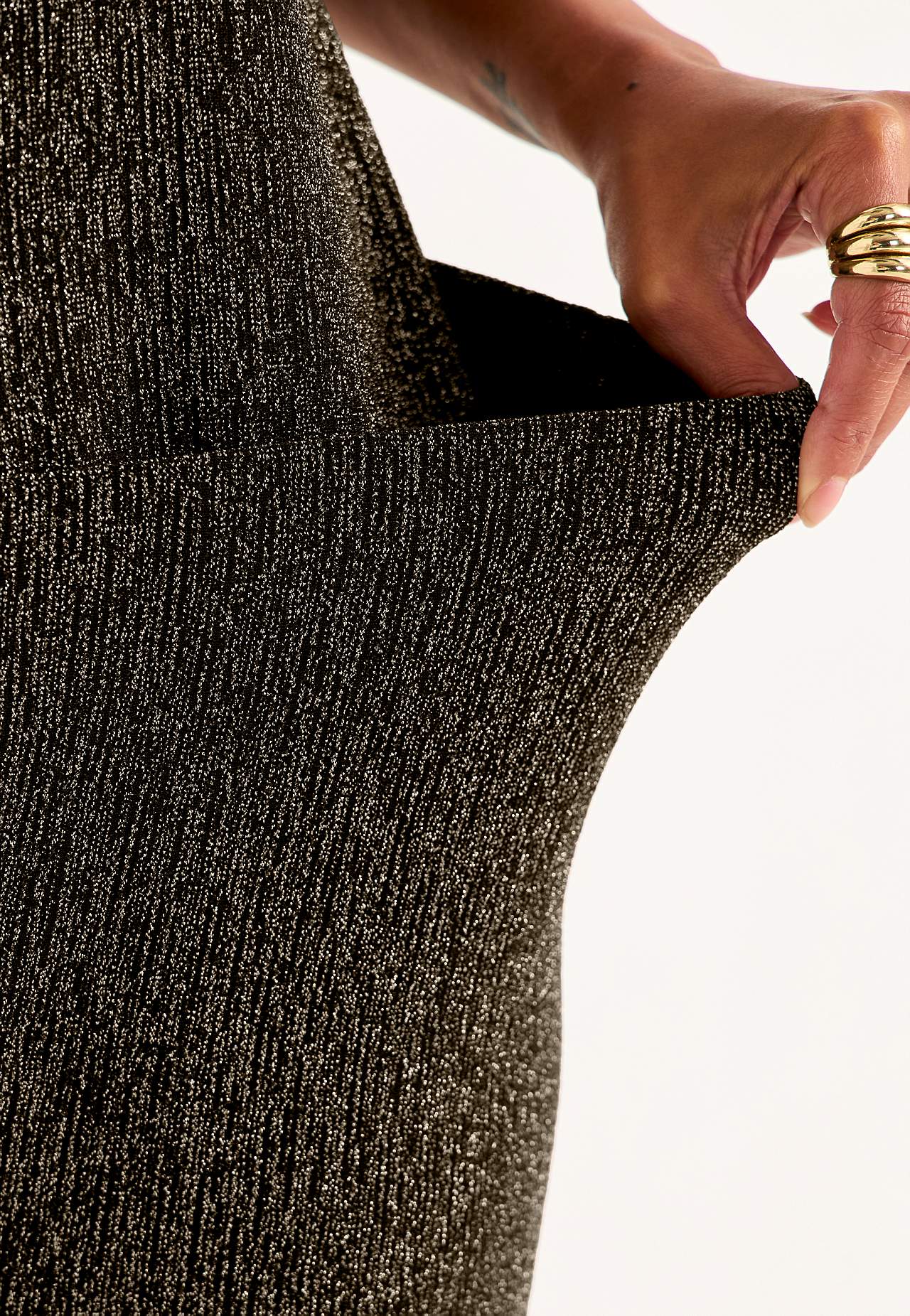 Błyszczące spodnie na imprezę