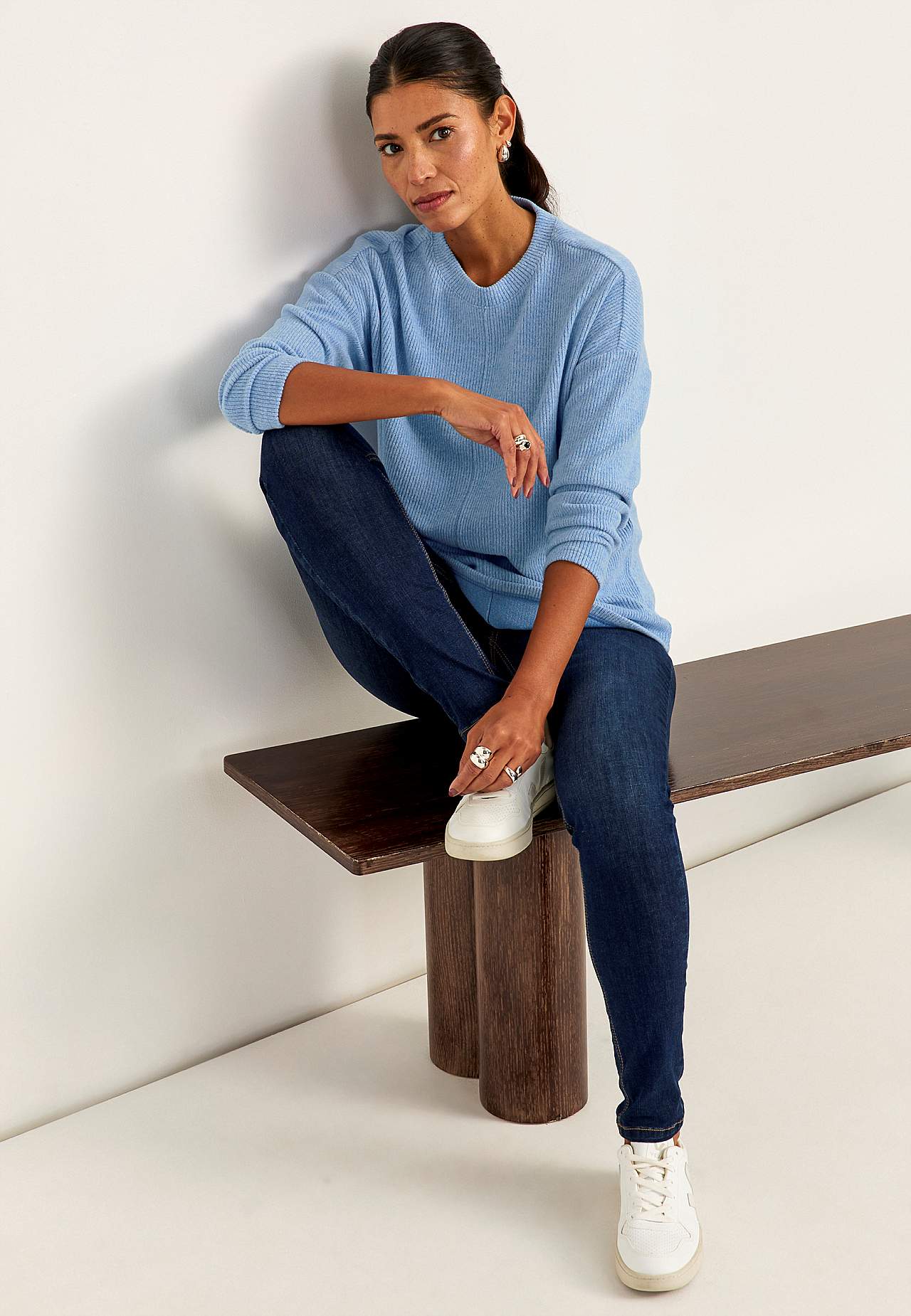 Super miękki sweter z dekoracyjnym szwem środkowym Beata