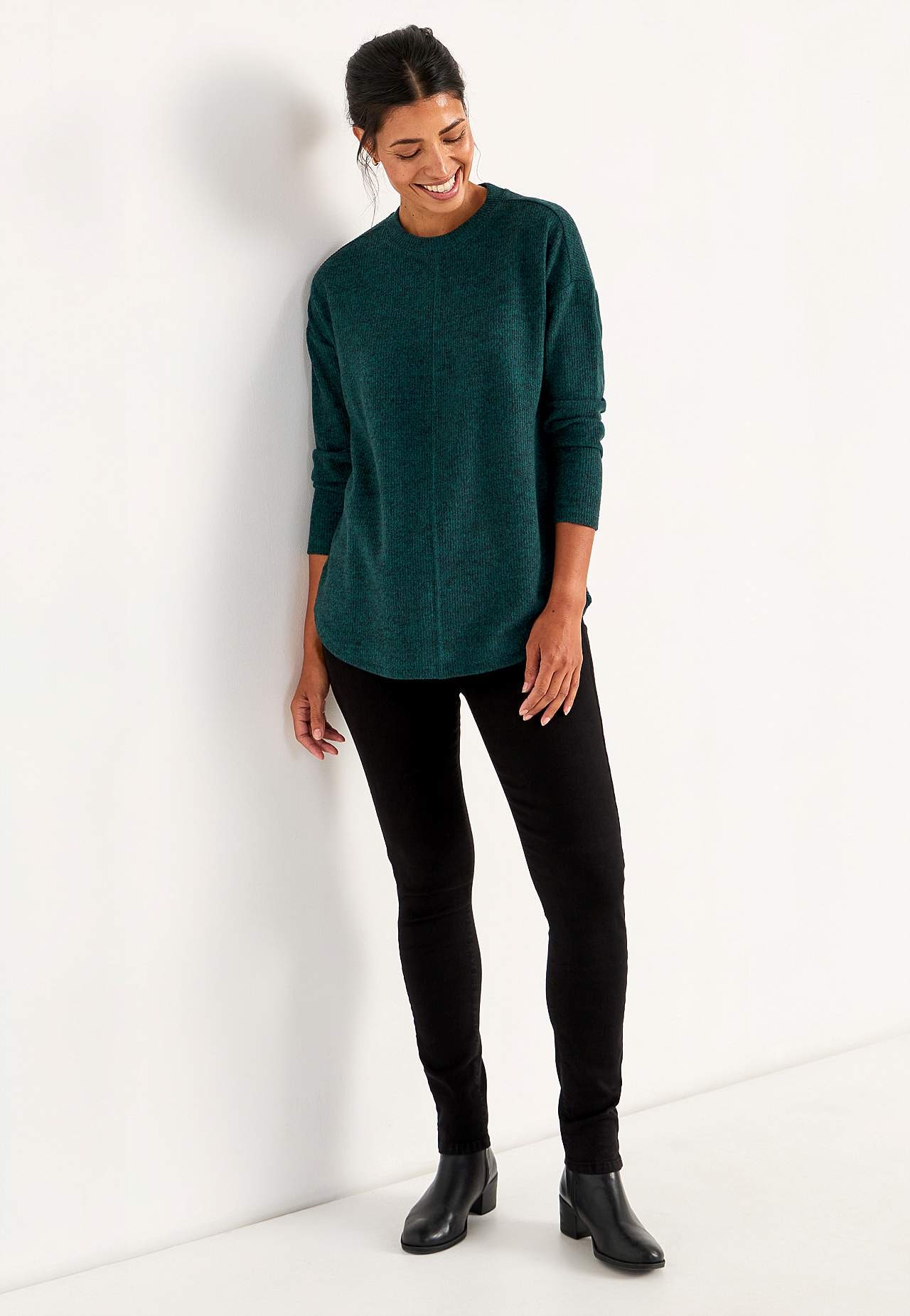 Super miękki sweter z dekoracyjnym szwem środkowym Beata