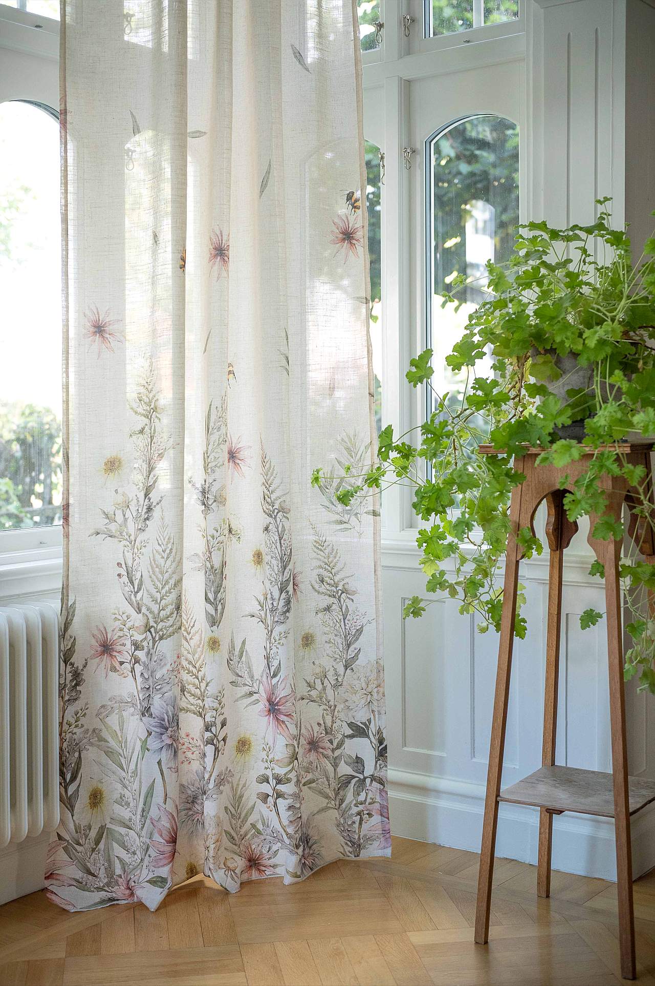 Zasłony regulowane z taśmą w kwiaty 2 sztuki