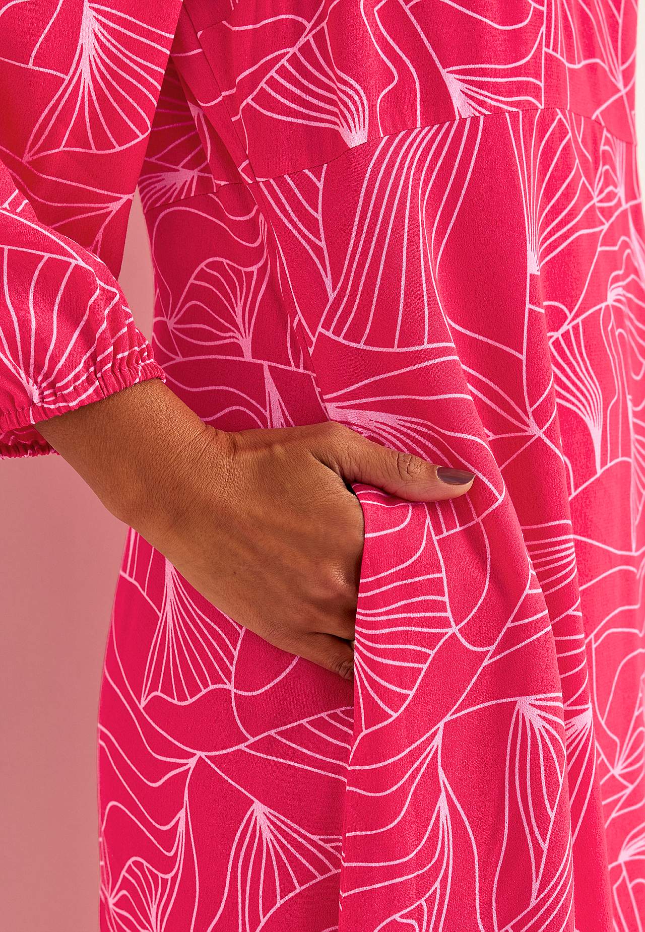 Tkana sukienka z kieszeniami