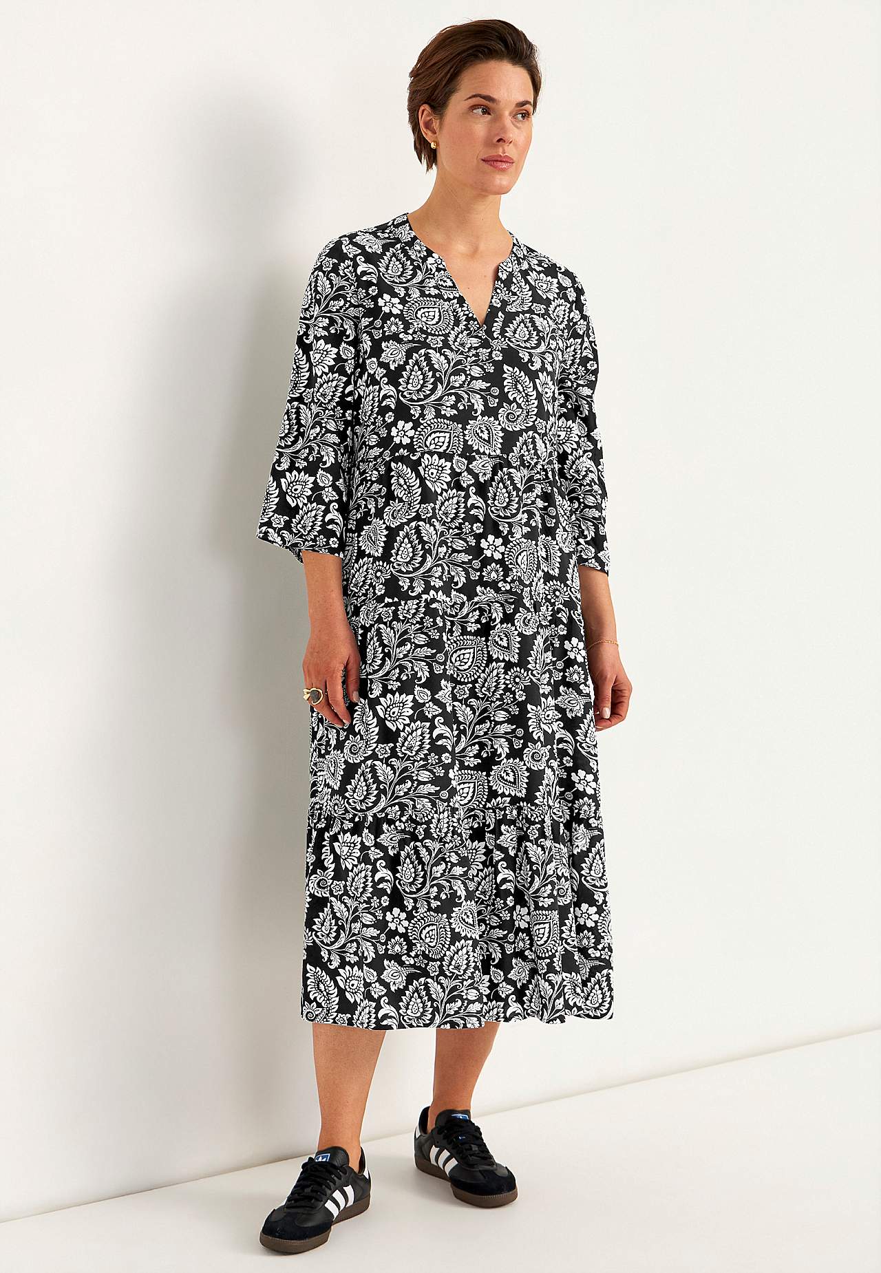 Sukienka z falbankami