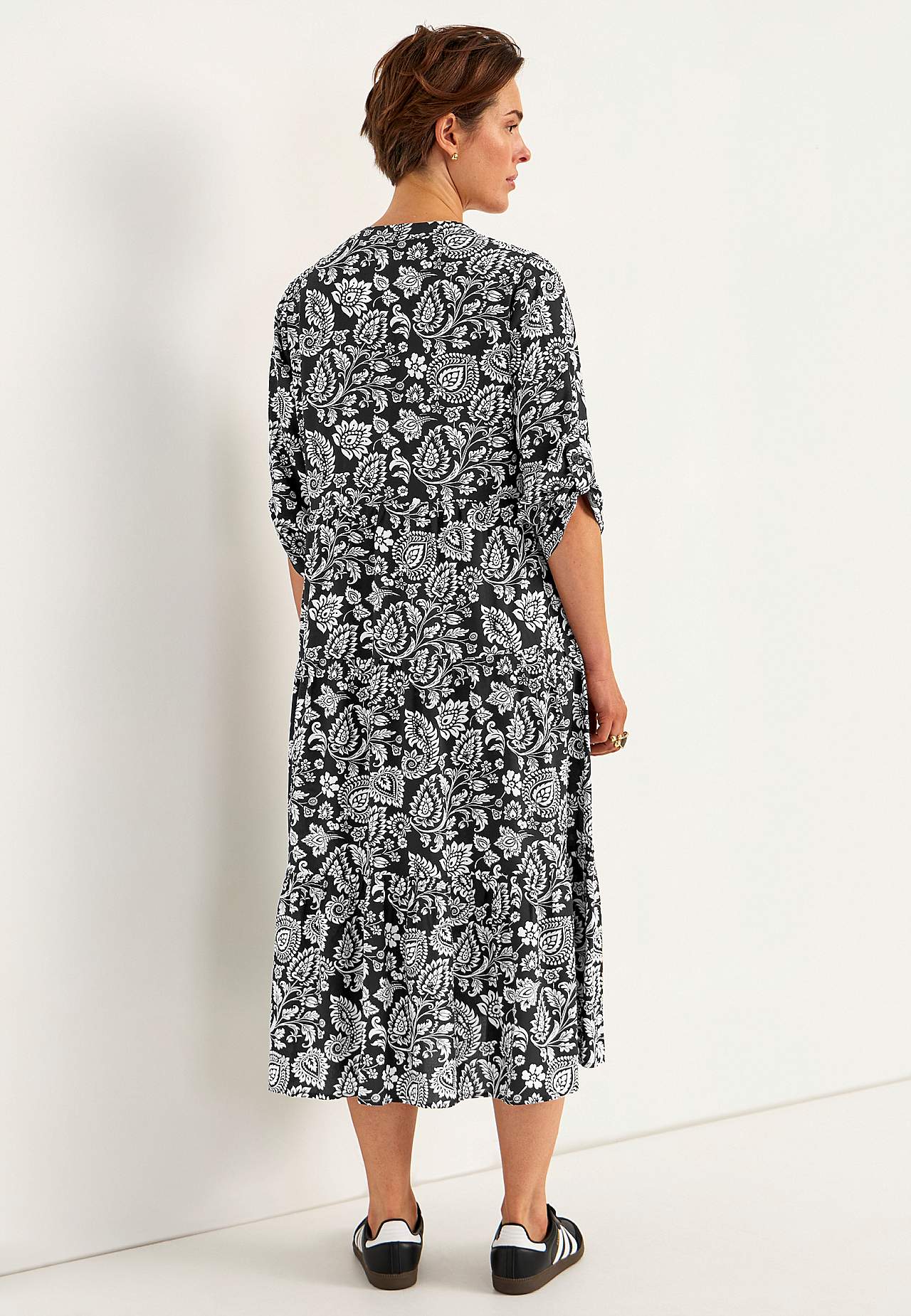 Sukienka z falbankami