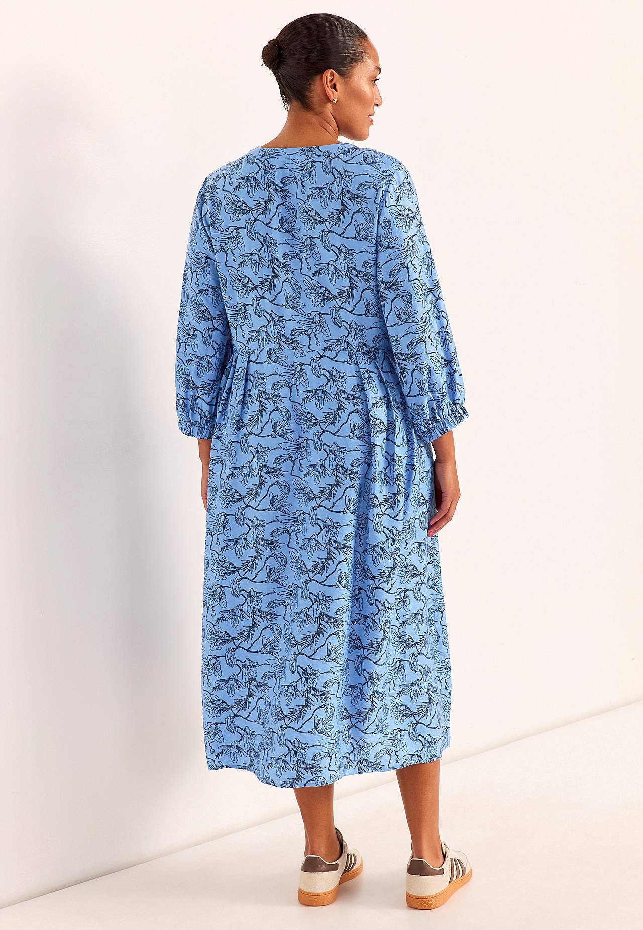 Tkana i wzorzysta sukienka