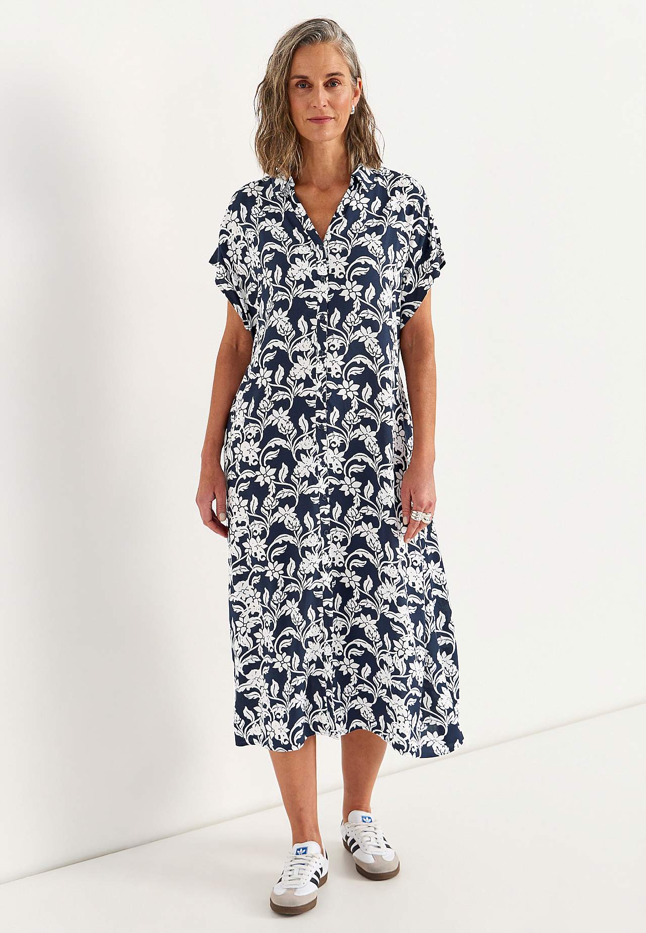 Sukienka koszulowa z kieszeniami