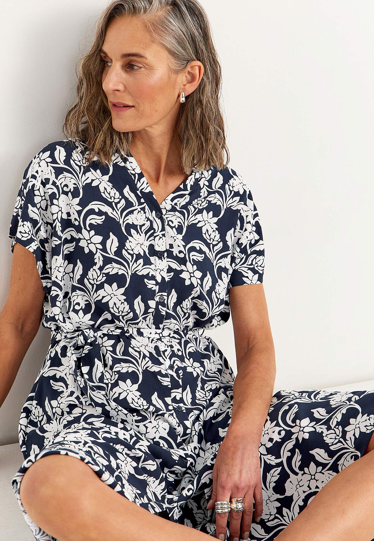 Sukienka koszulowa z kieszeniami