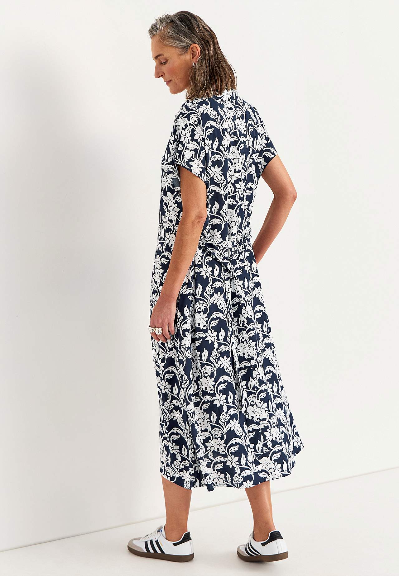 Sukienka koszulowa z kieszeniami