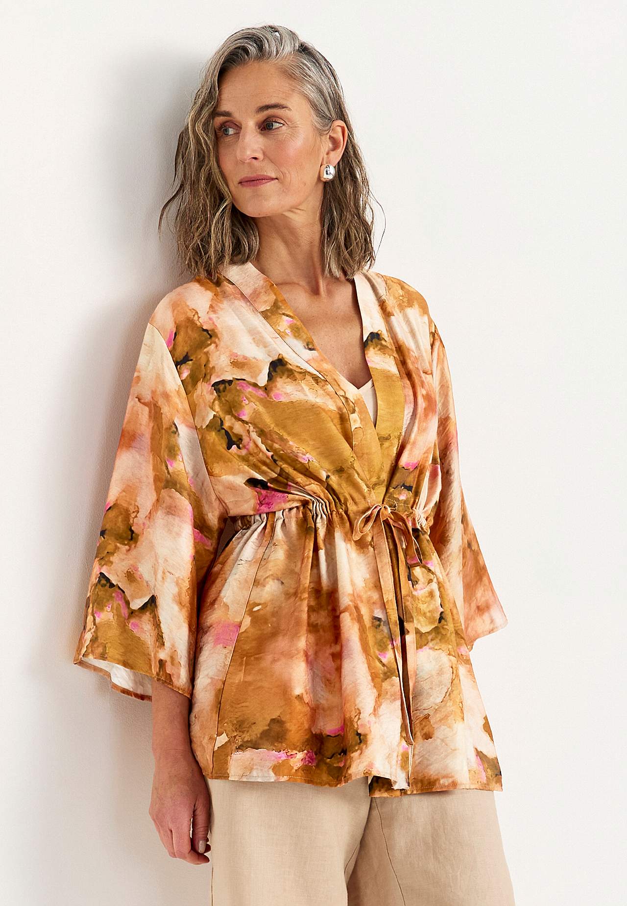 Wzorzysta i elastyczna kurtka kimono