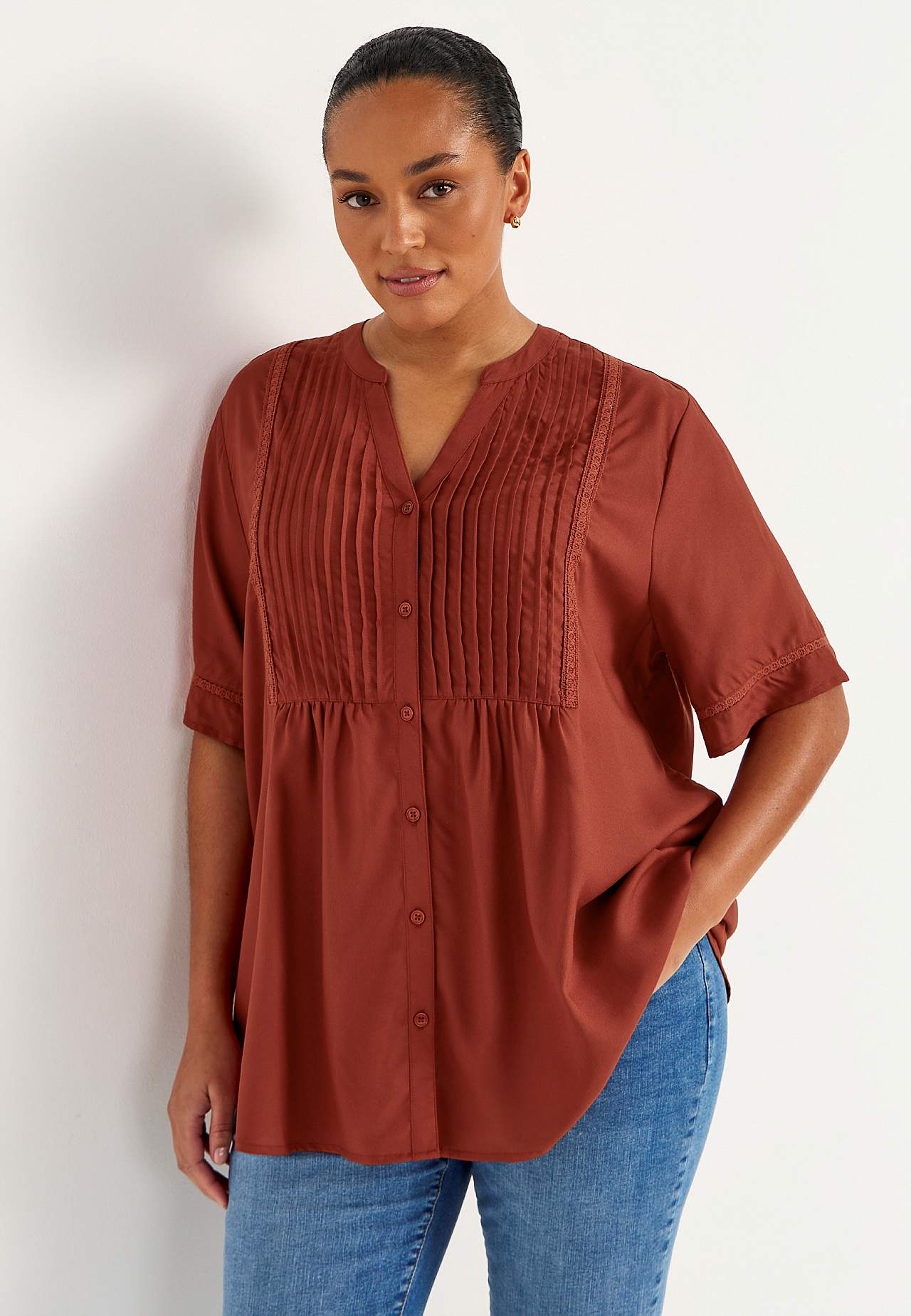 Tkana tunika z koronkowymi lamówkami