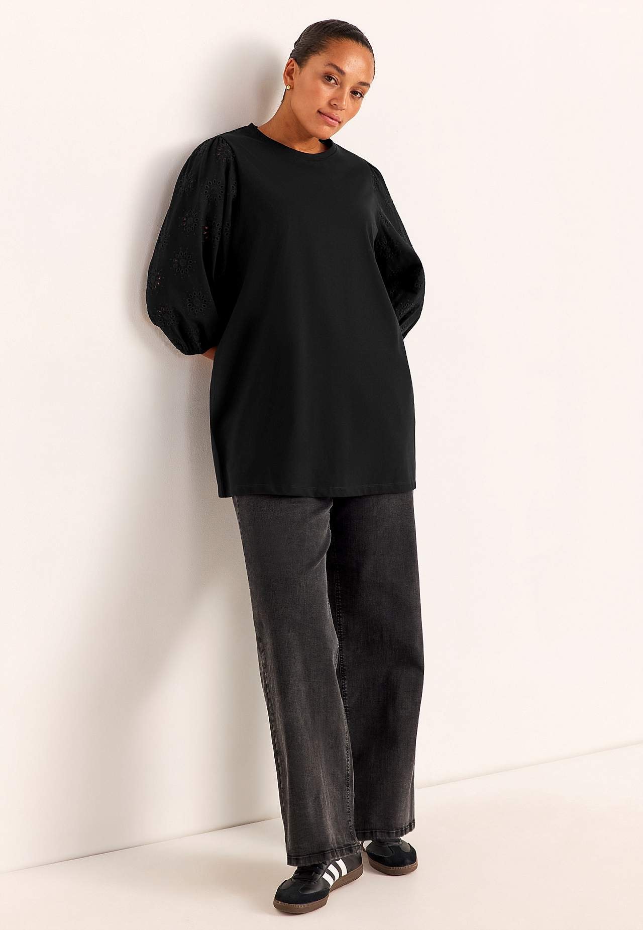 Tunika z dżerseju z haftowanymi rękawami