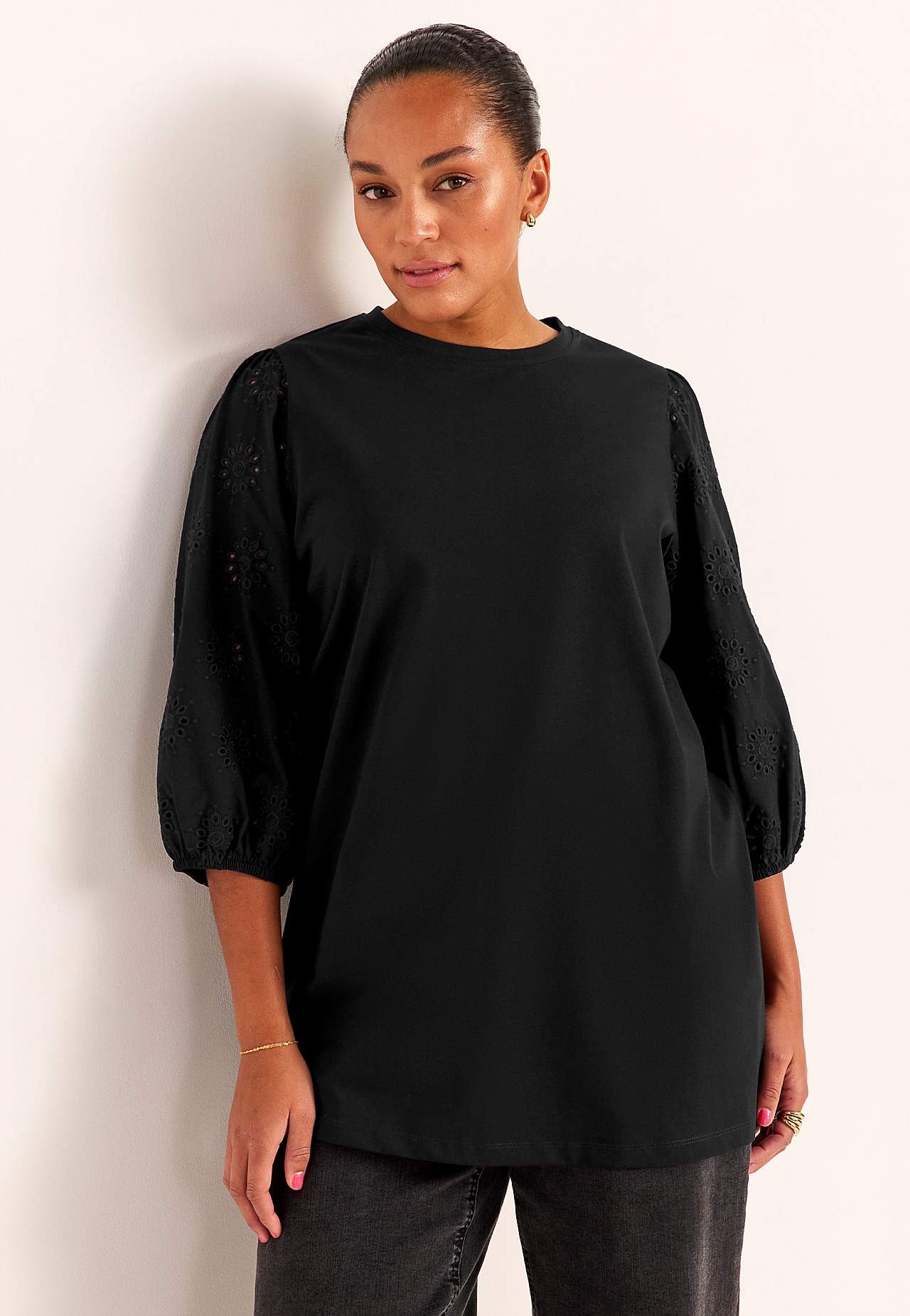 Tunika z dżerseju z haftowanymi rękawami