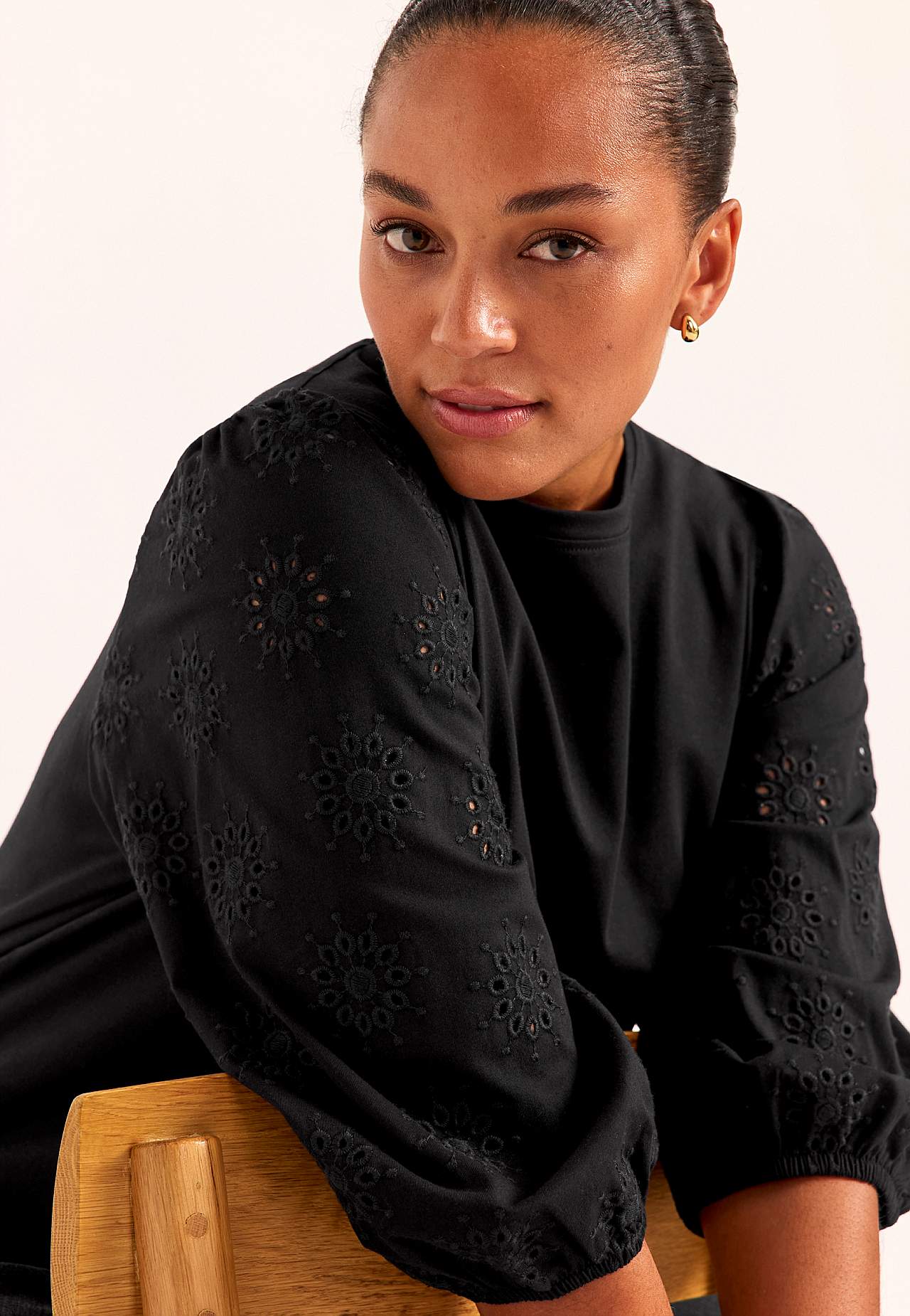 Tunika z dżerseju z haftowanymi rękawami