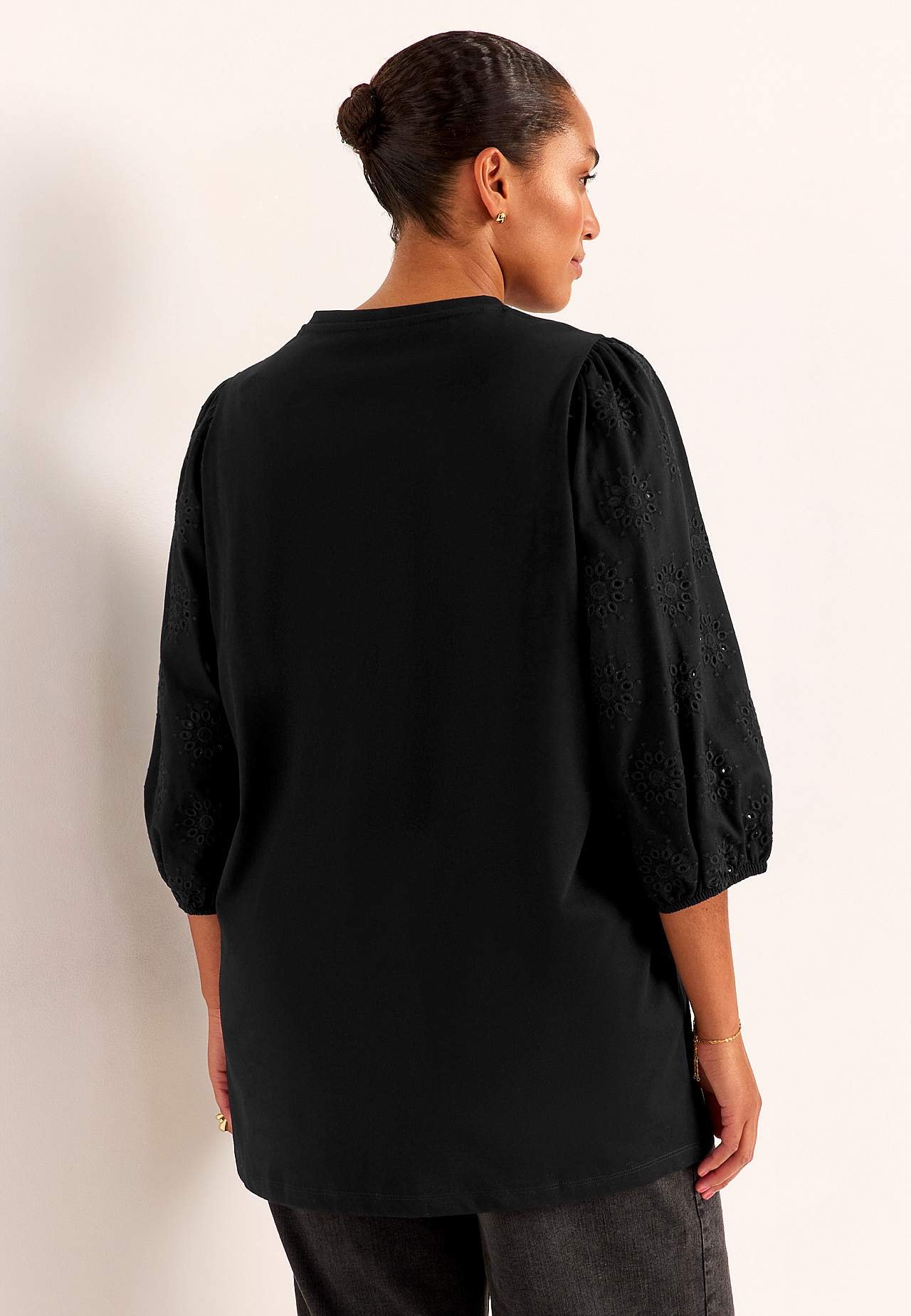 Tunika z dżerseju z haftowanymi rękawami