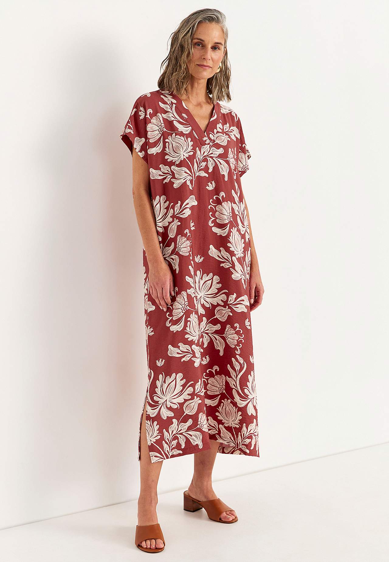 Wzorzysta sukienka z kieszeniami