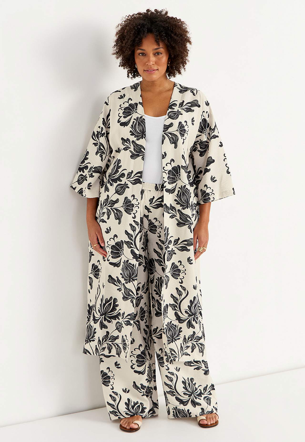 Otwarty kaftan z kieszeniami